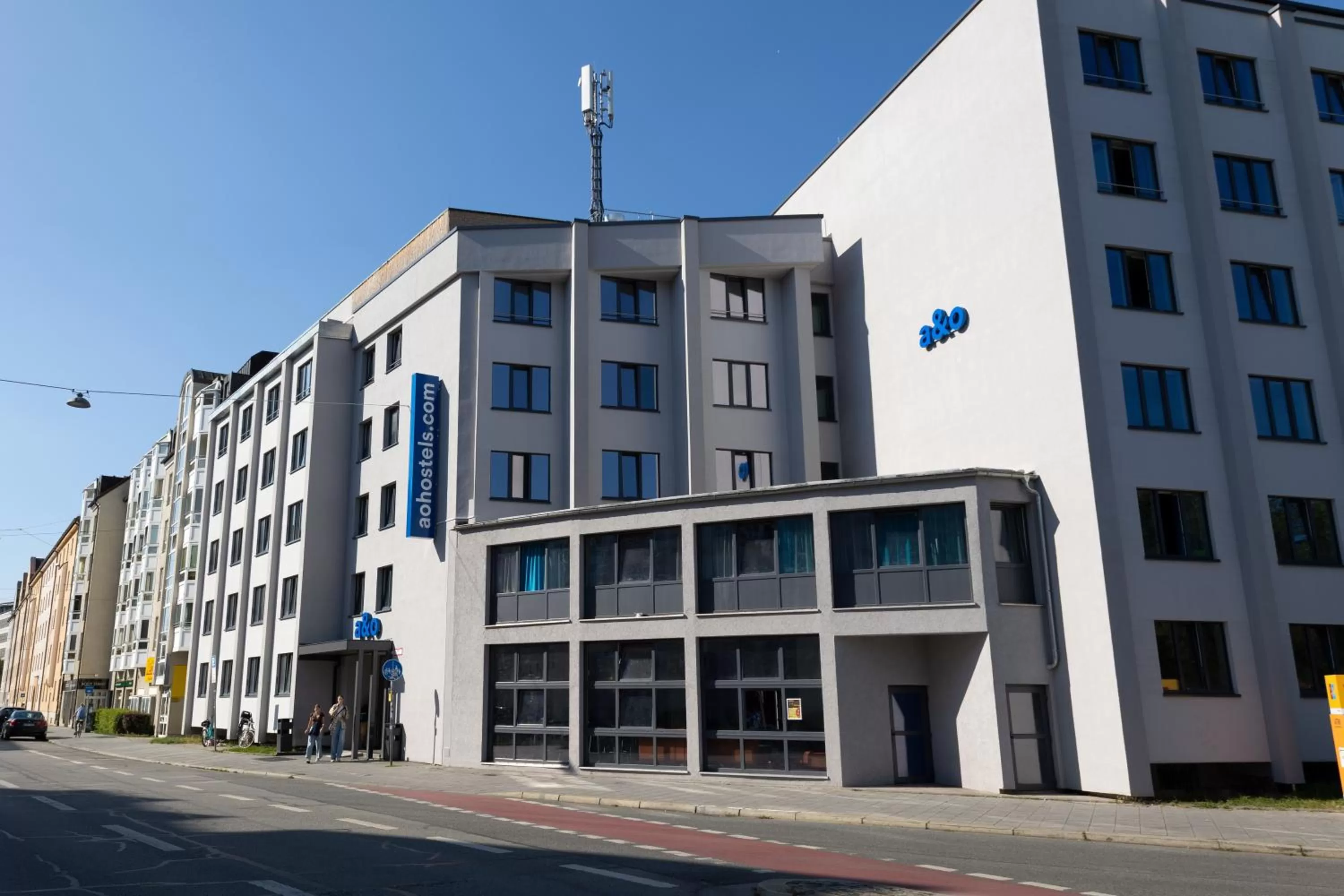 Property building in a&o München Hackerbrücke