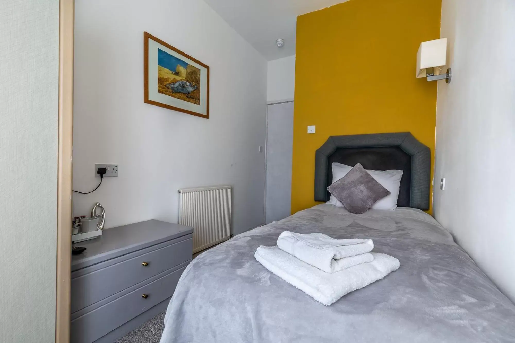 Single Room with Shower - single occupancy in Pier Walk Hotel Single Room with Shower - single occupancy in Pier Walk Hotel