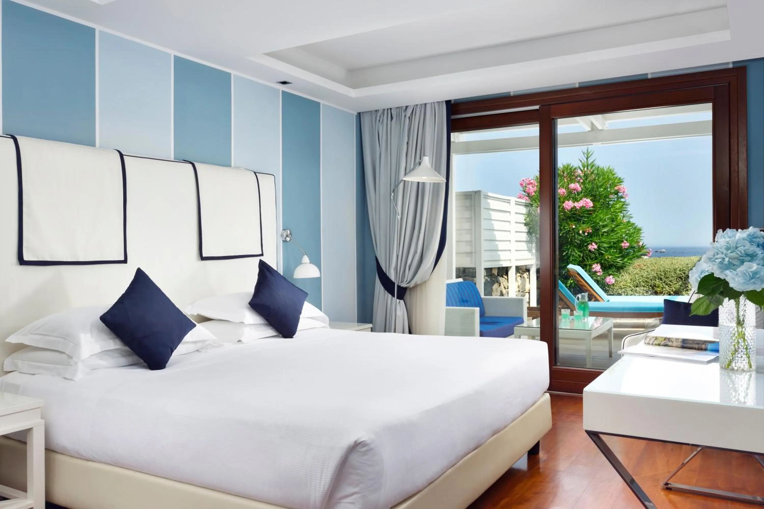 Deluxe Double Room with Sea View in La Plage Resort