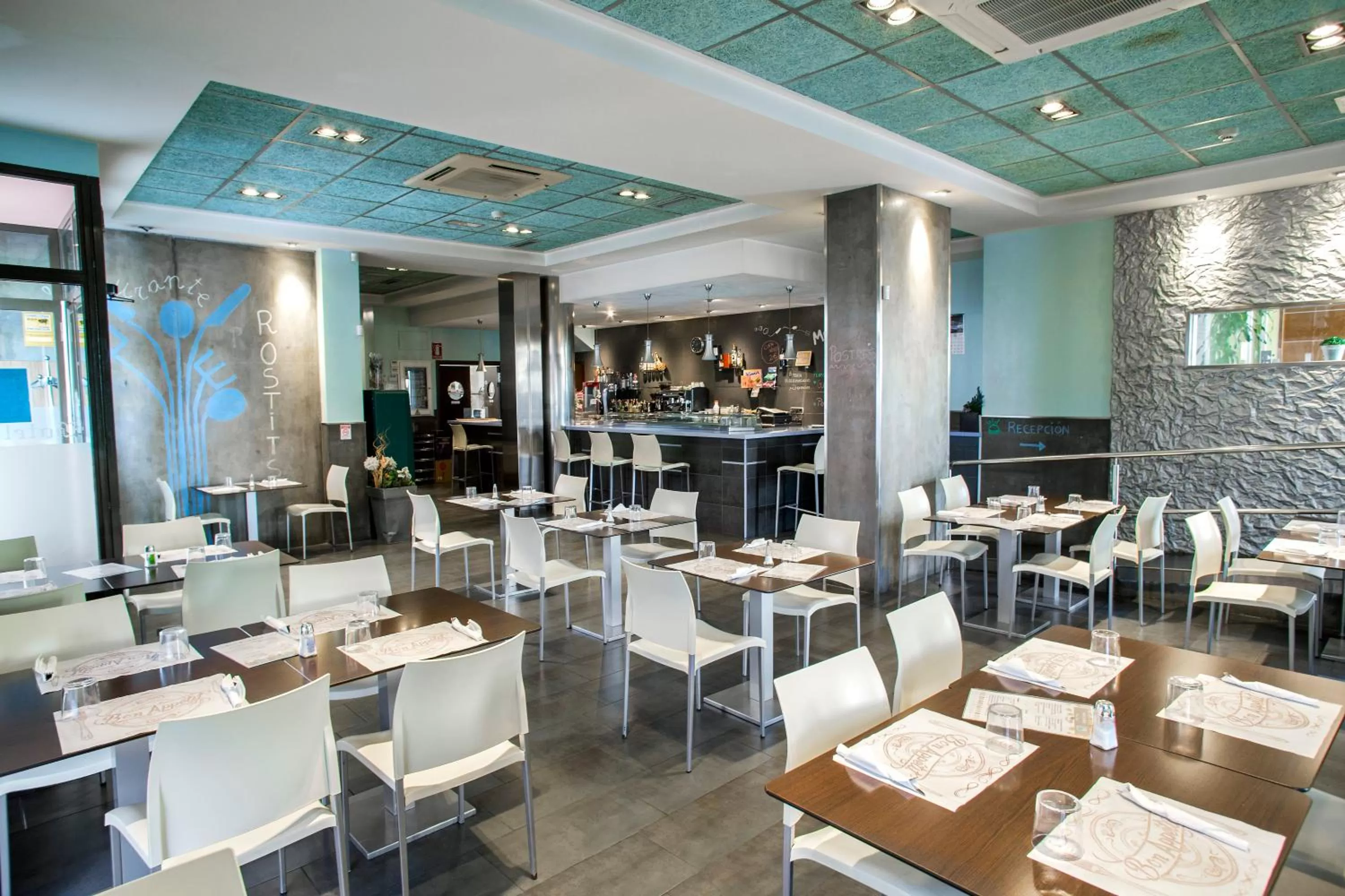 Restaurant/places to eat in Hotel Rostits