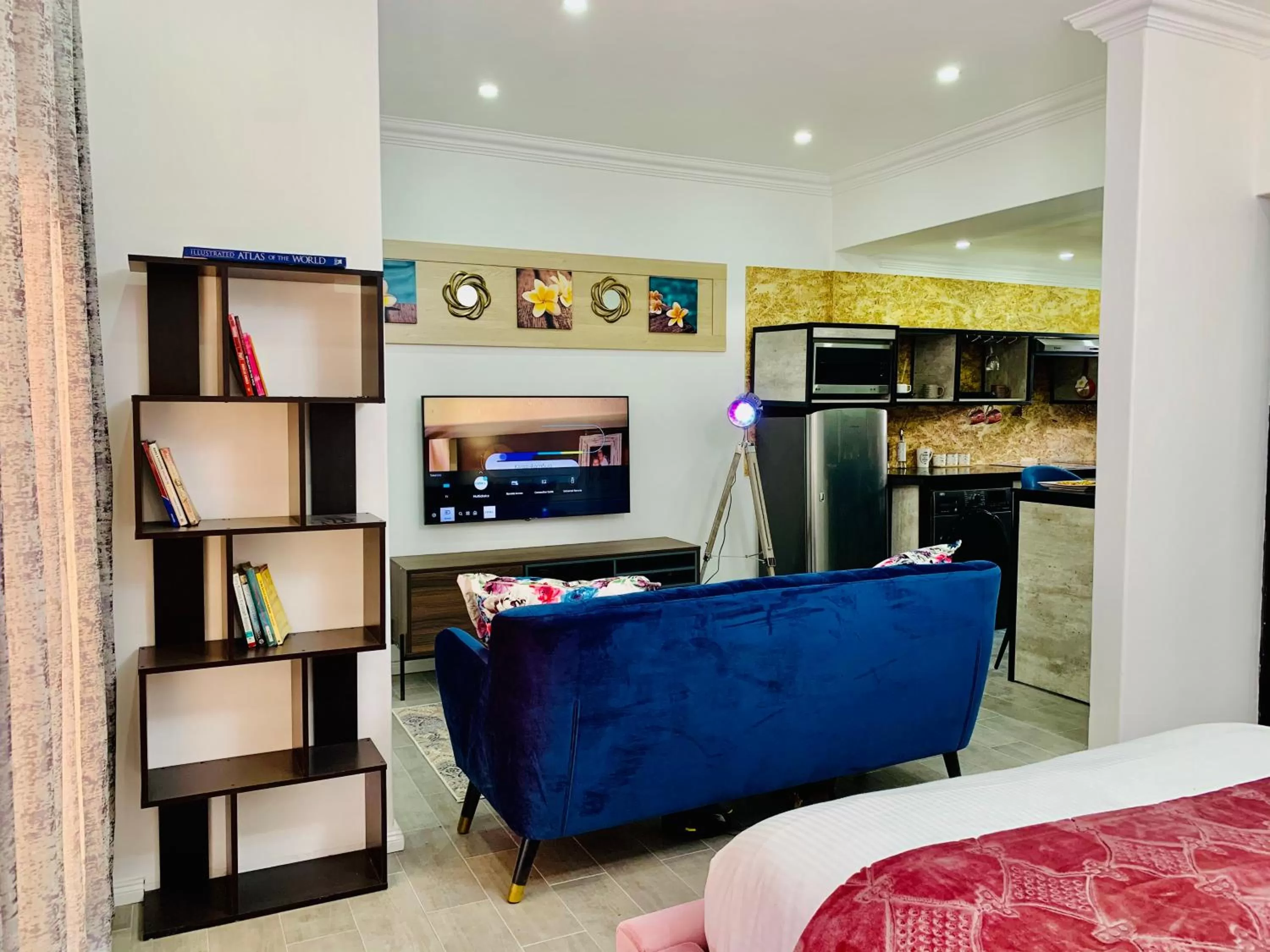 Lobby/Reception in 24 On Basil Inventive suites