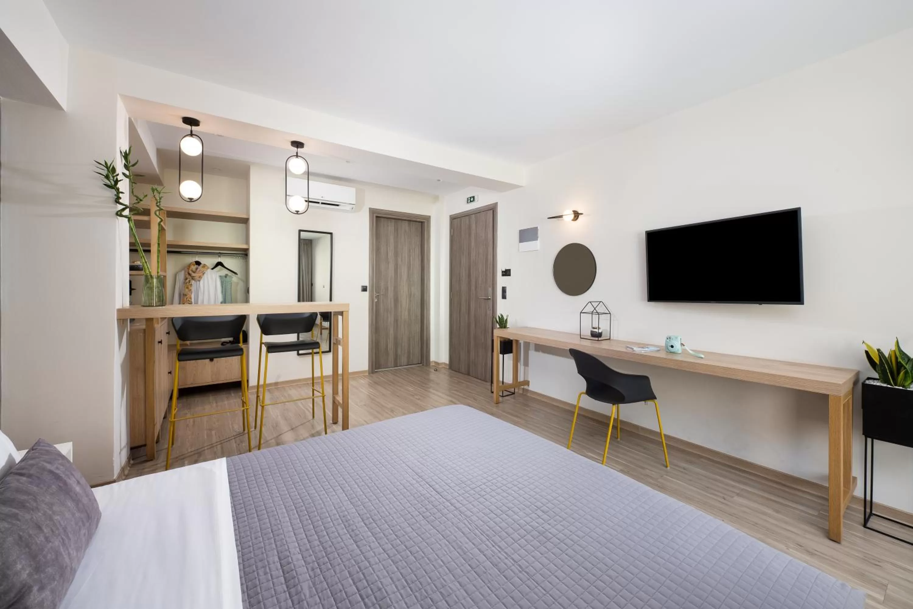 Photo of the whole room, Bed in Enattica Suites