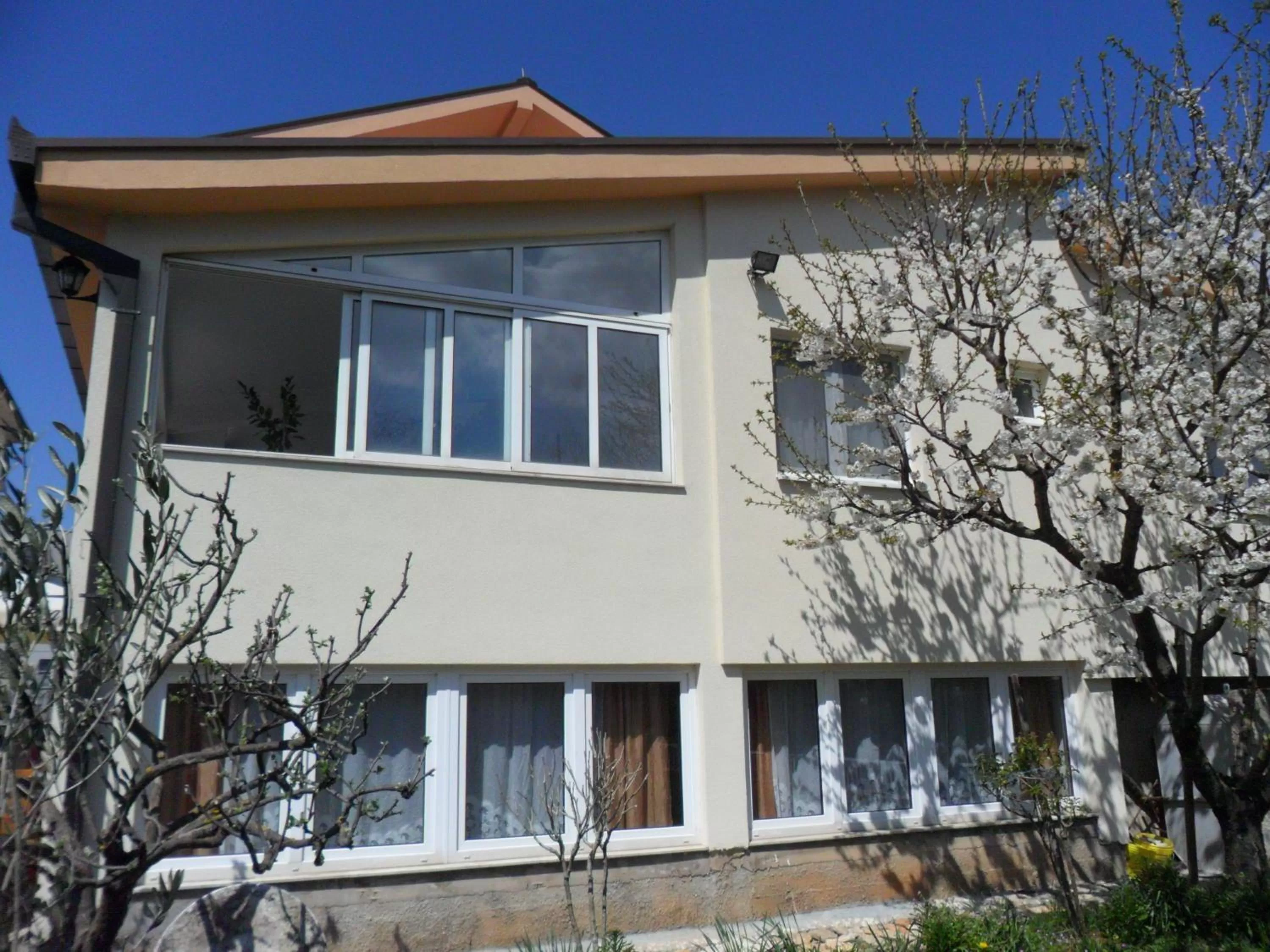 Neighbourhood in Sobe u kucanstvu MBM