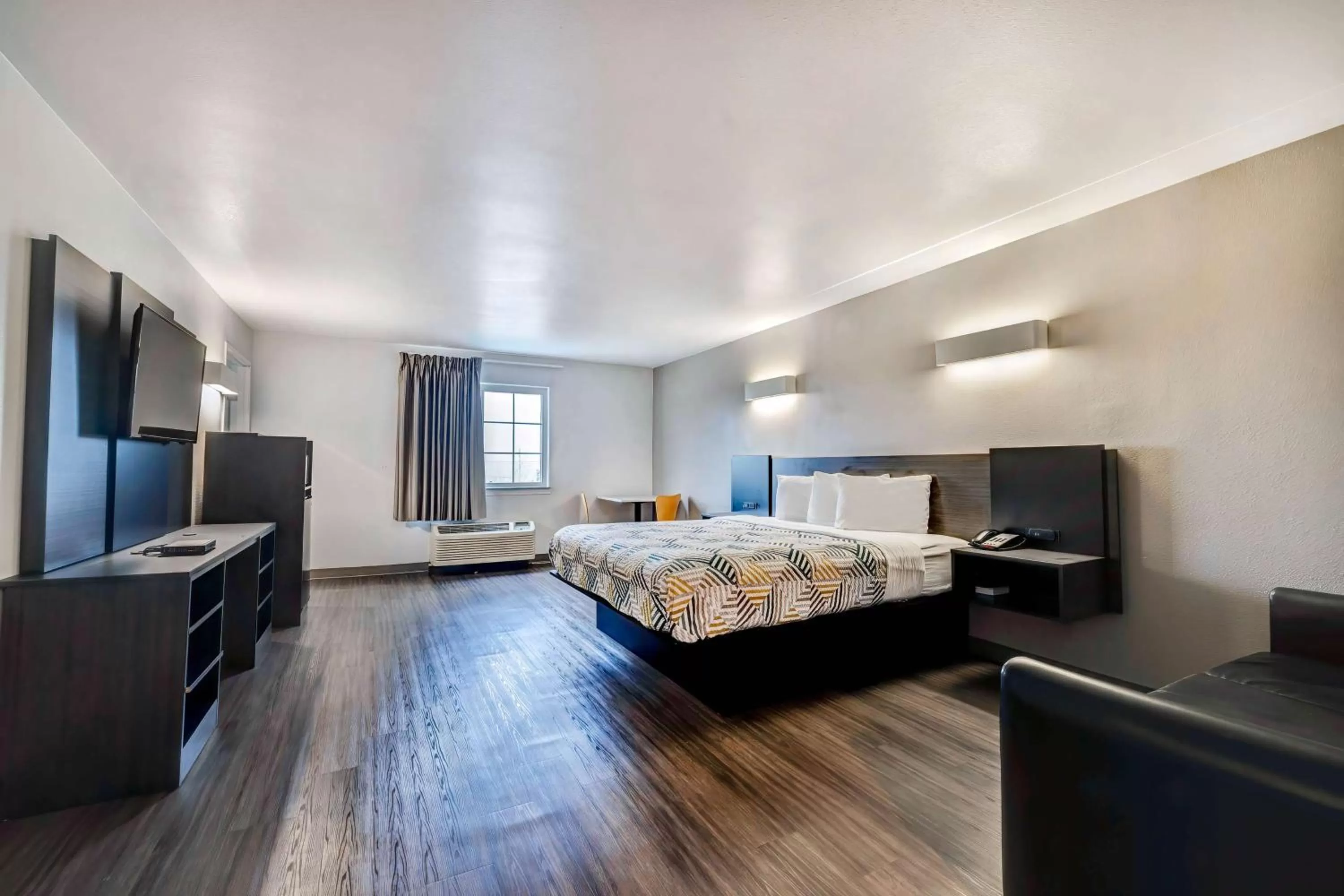 Bedroom, Bed in Motel 6-Mesquite, TX - Balch Springs