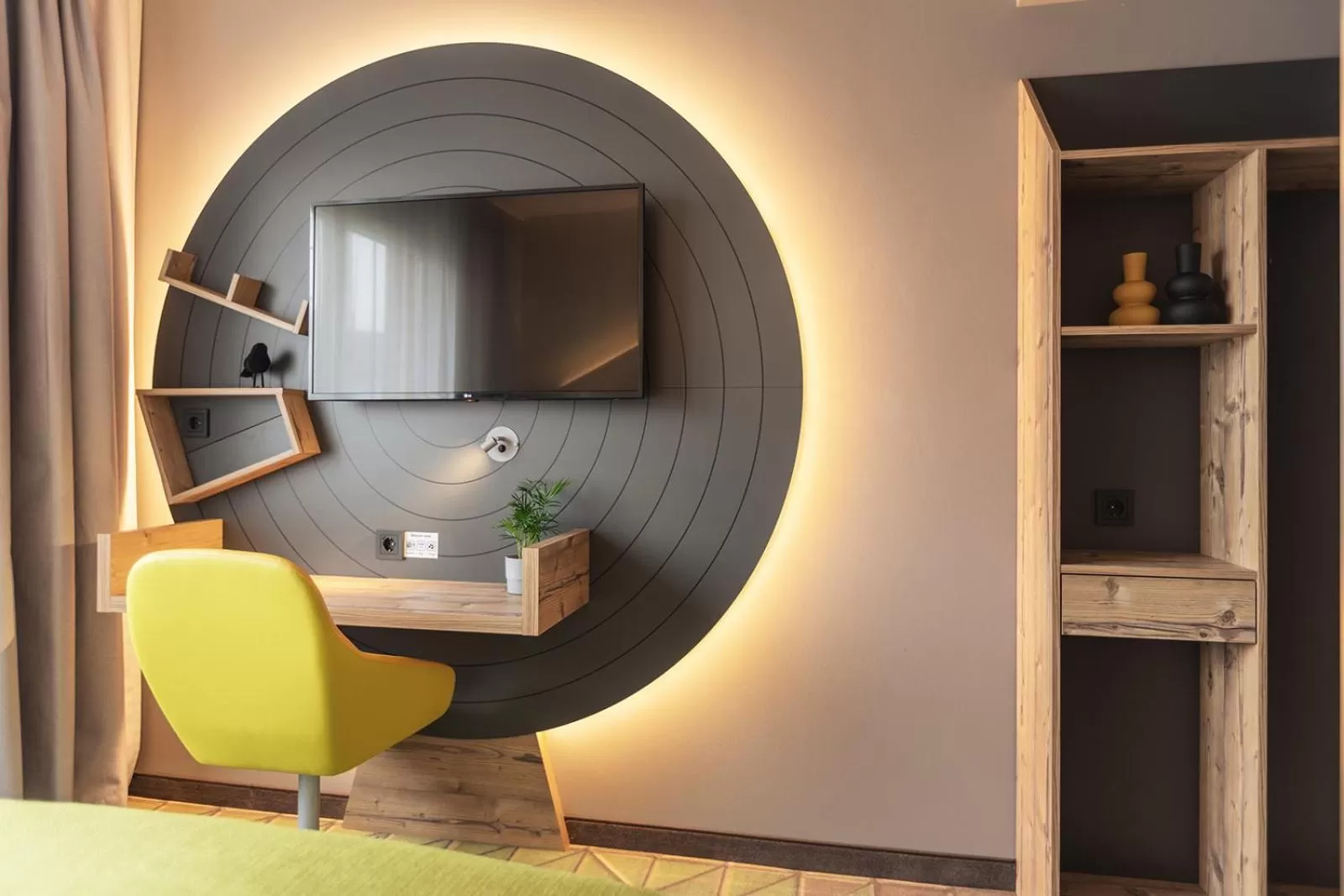 TV and multimedia in Holiday Inn - the niu, Mill Cologne Mülheim by IHG