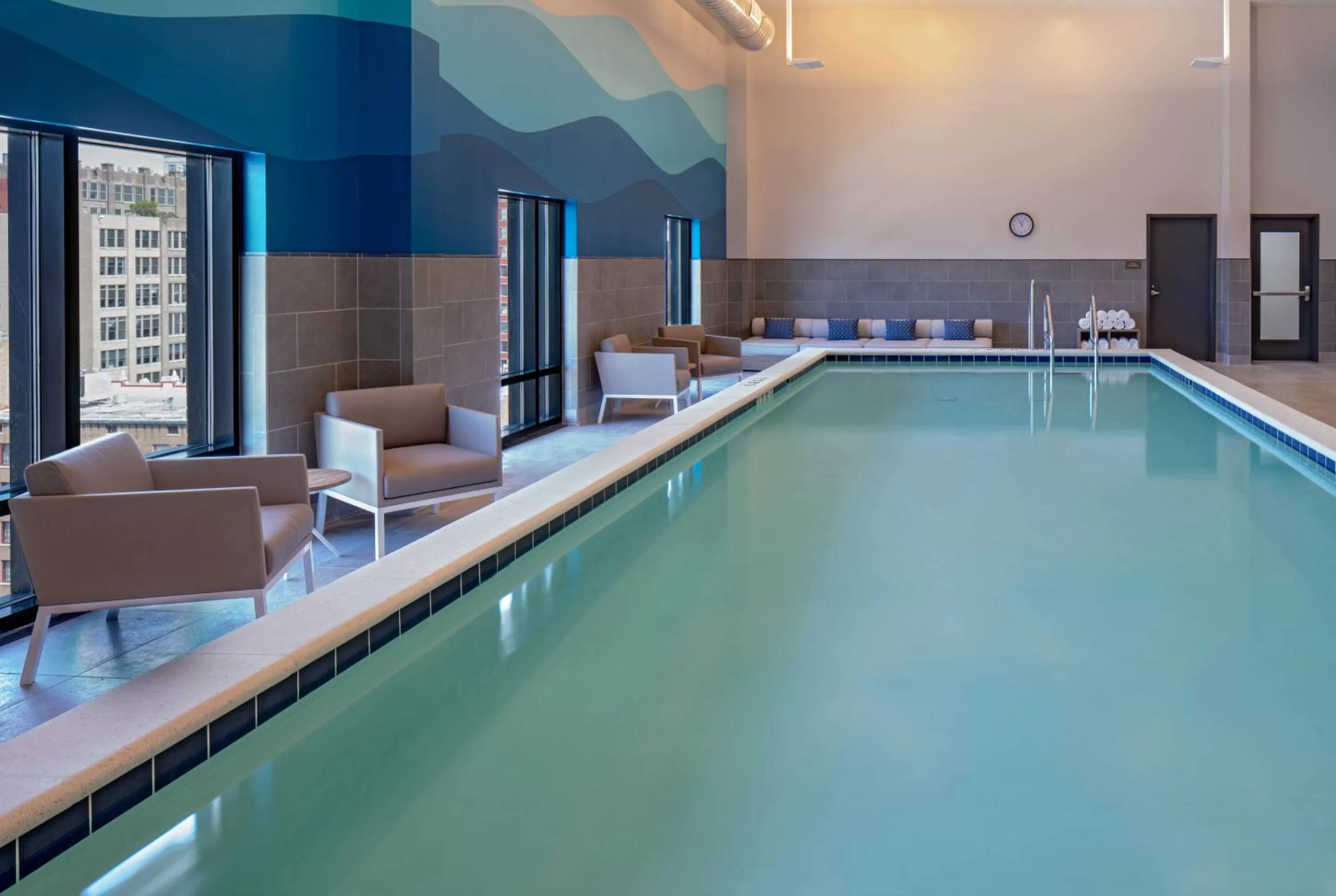 Swimming pool in Hyatt Place Indianapolis Downtown