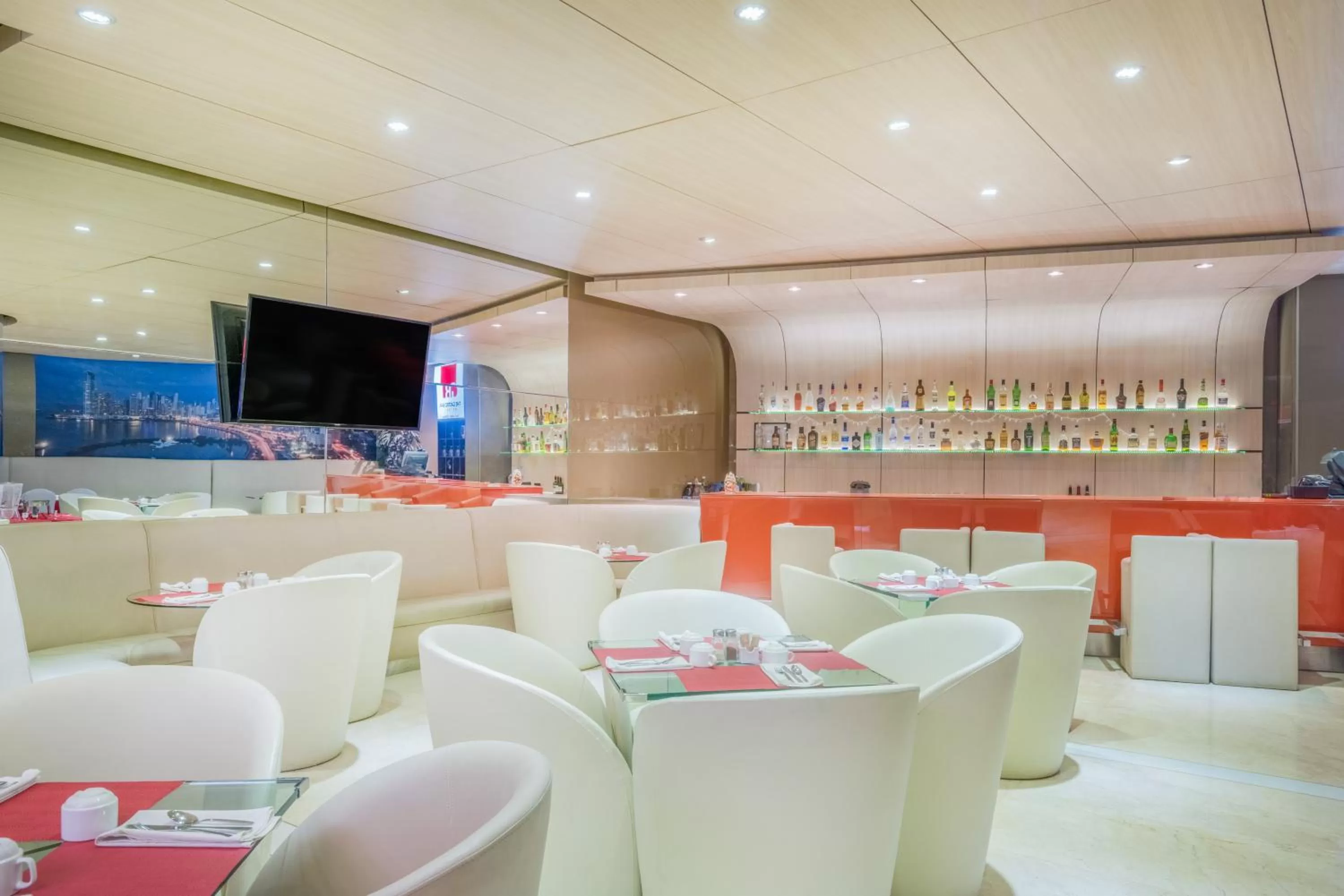 Restaurant/places to eat in Tryp by Wyndham Panama Centro