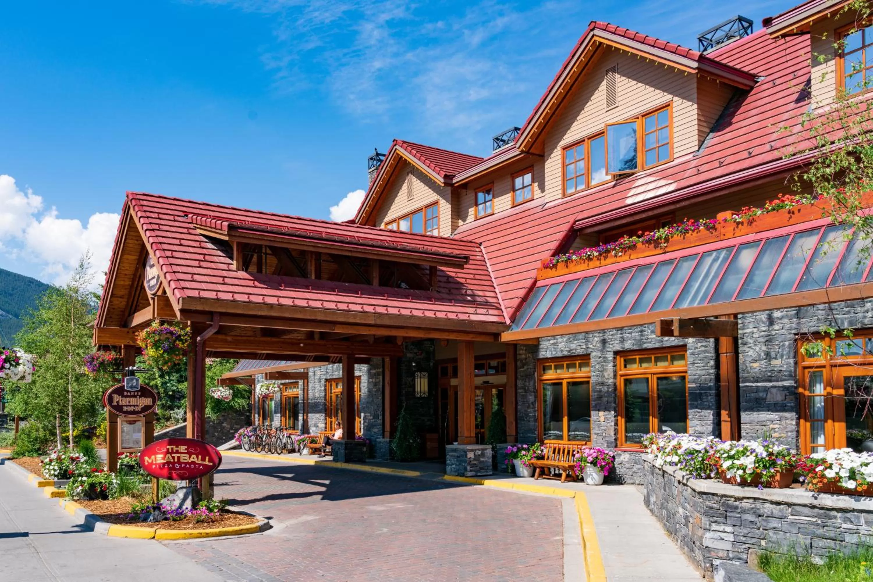 Property building in Banff Ptarmigan Inn
