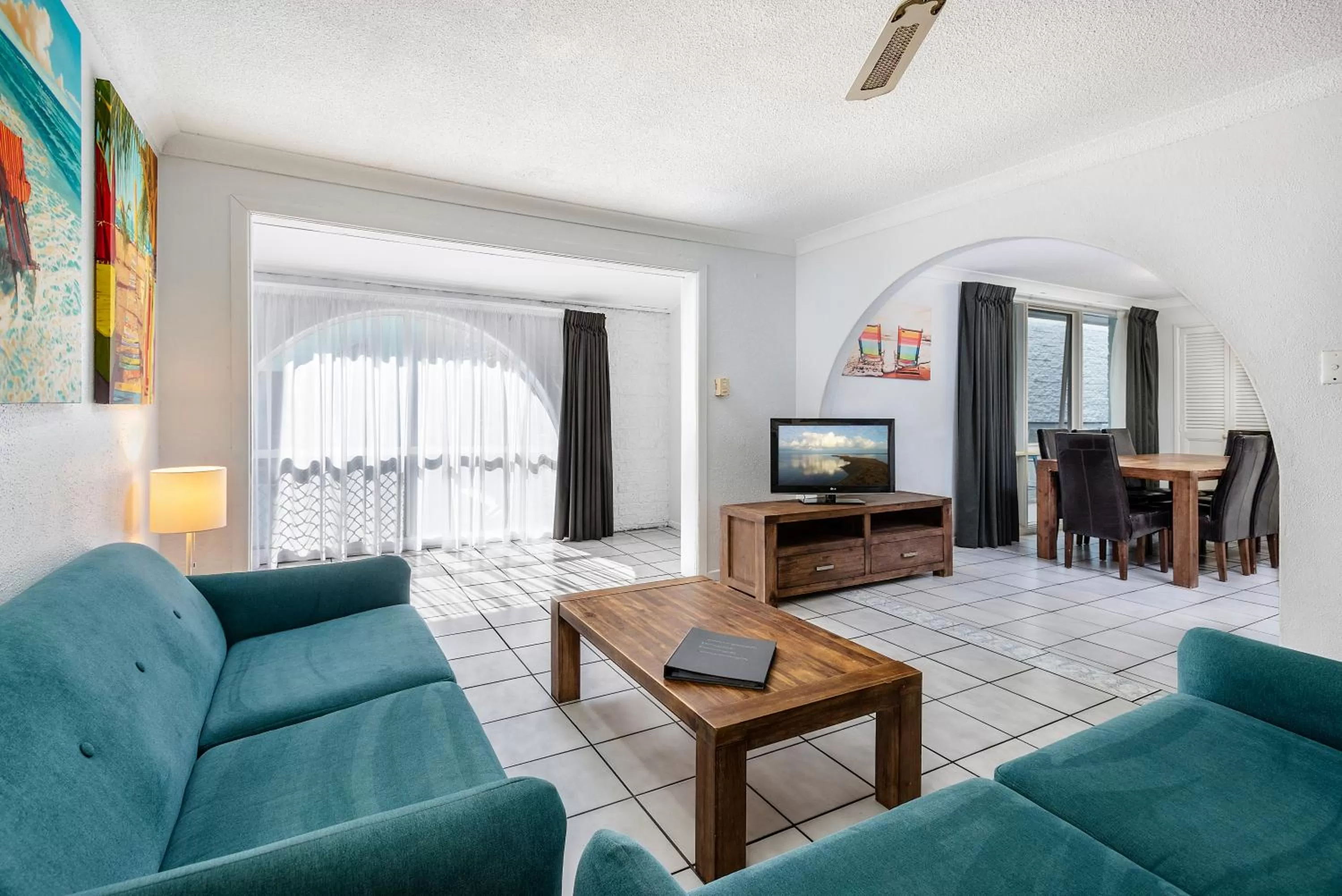 TV and multimedia in The Beach Motel Hervey Bay