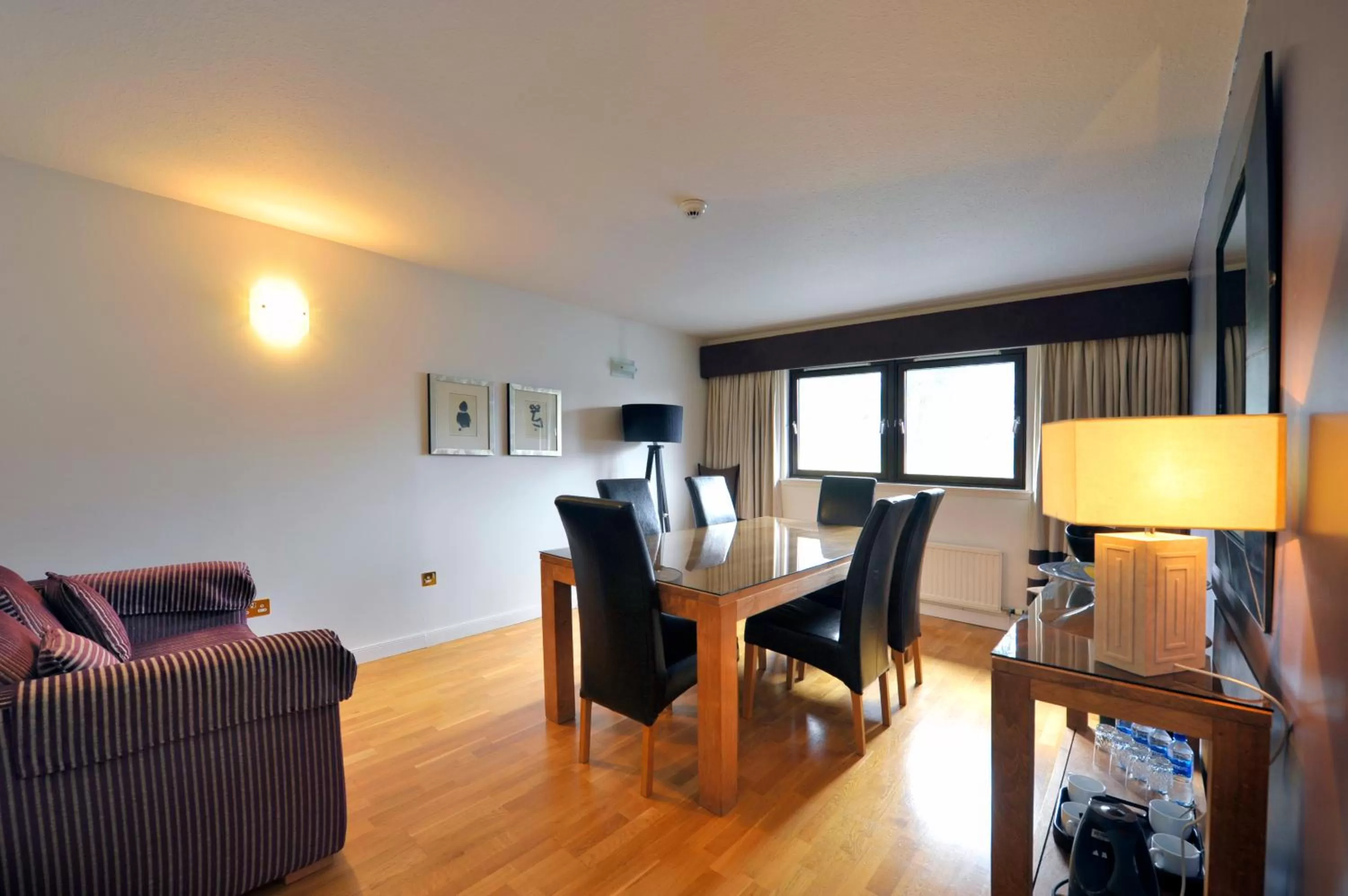 Seating area in Stirling Court Hotel