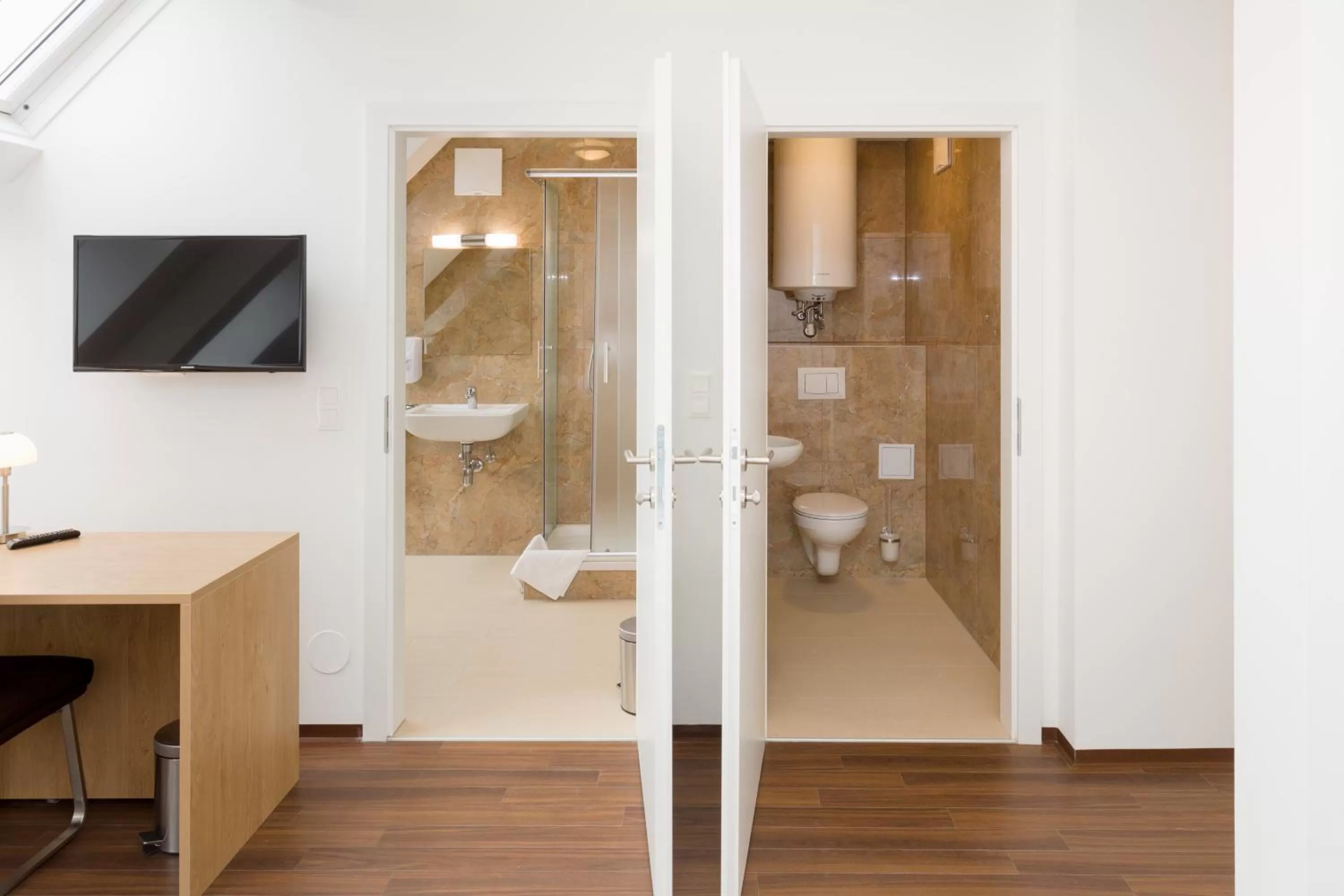 Shower in Vienna Stay Apartments or Rooms 1050