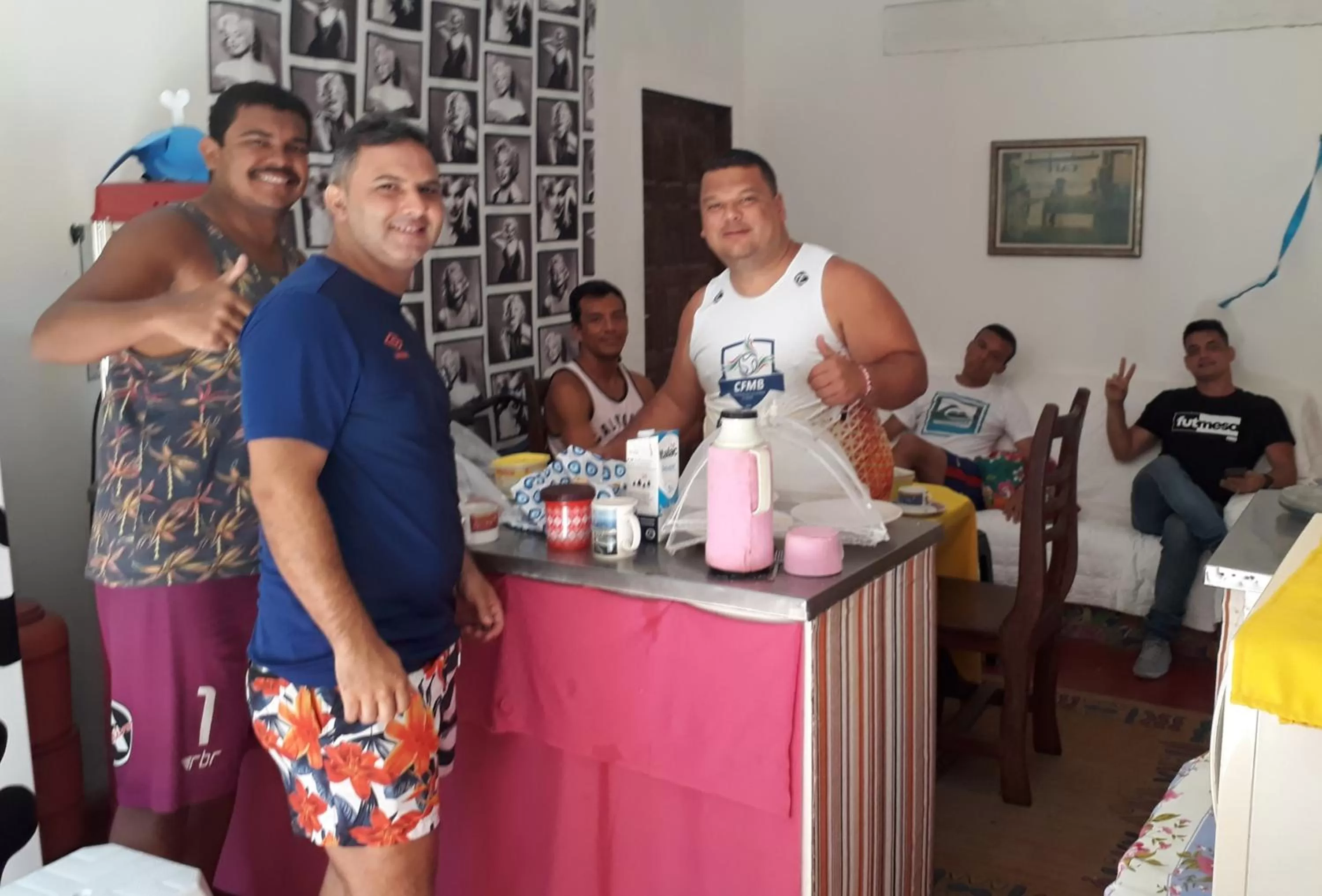 group of guests in Perto Do Aeroporto De Salvador - Dona Pitanga Hostel