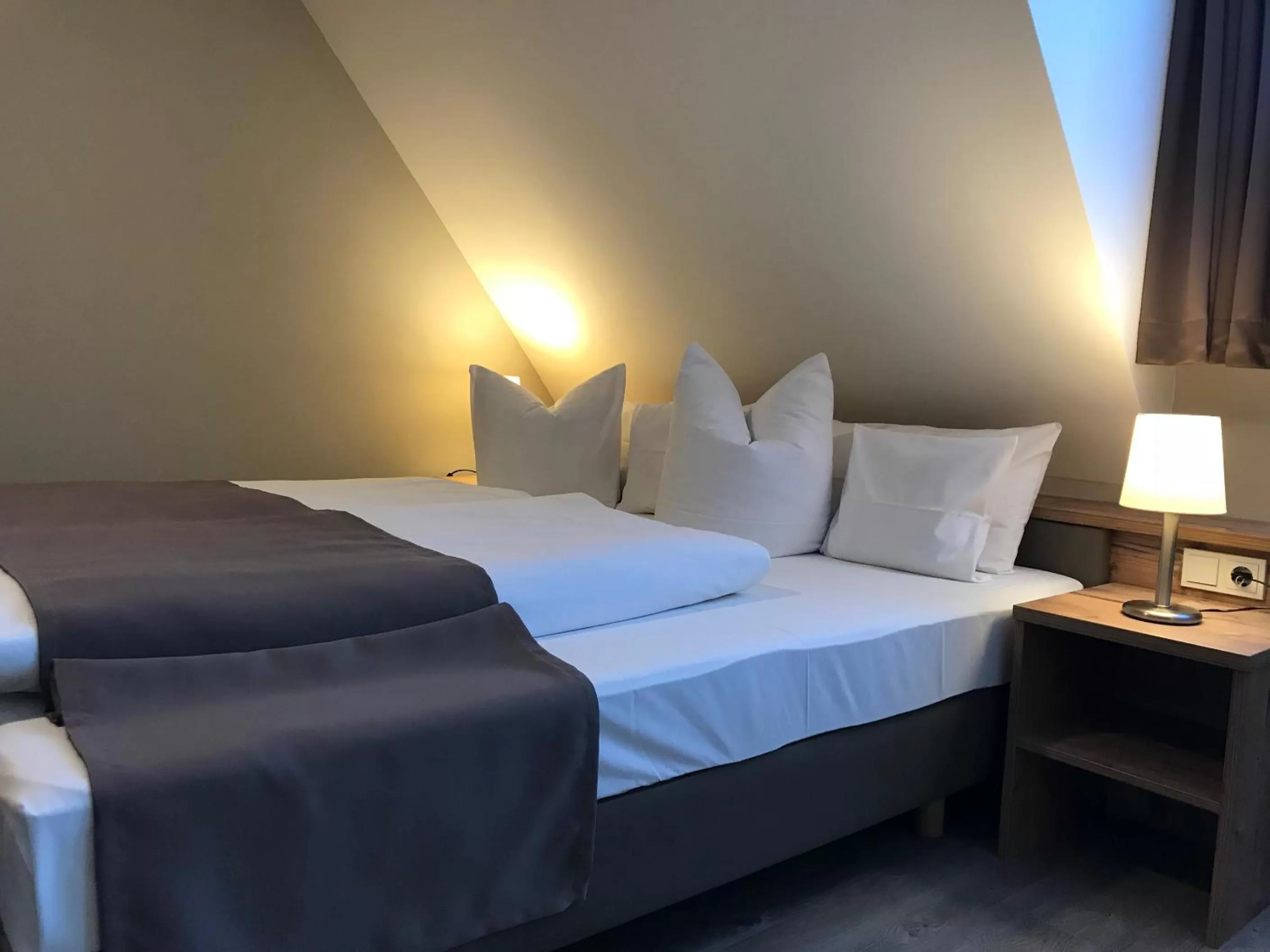 Bed in Hotel-Gasthof Neue Post
