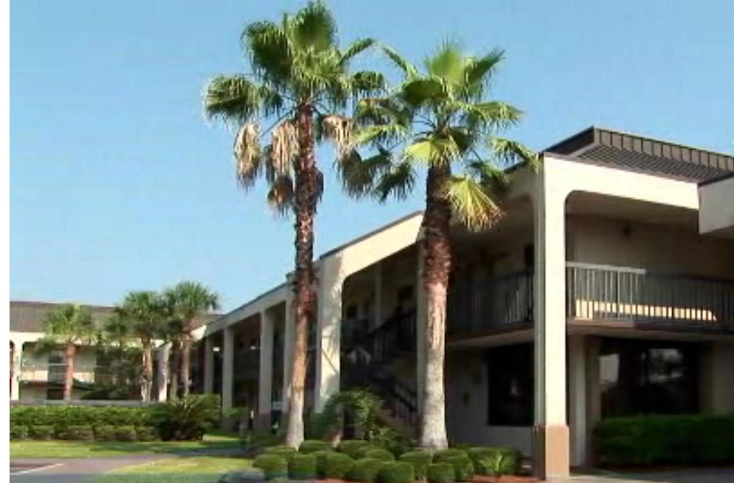 Property building in Days Inn by Wyndham Jacksonville Airport