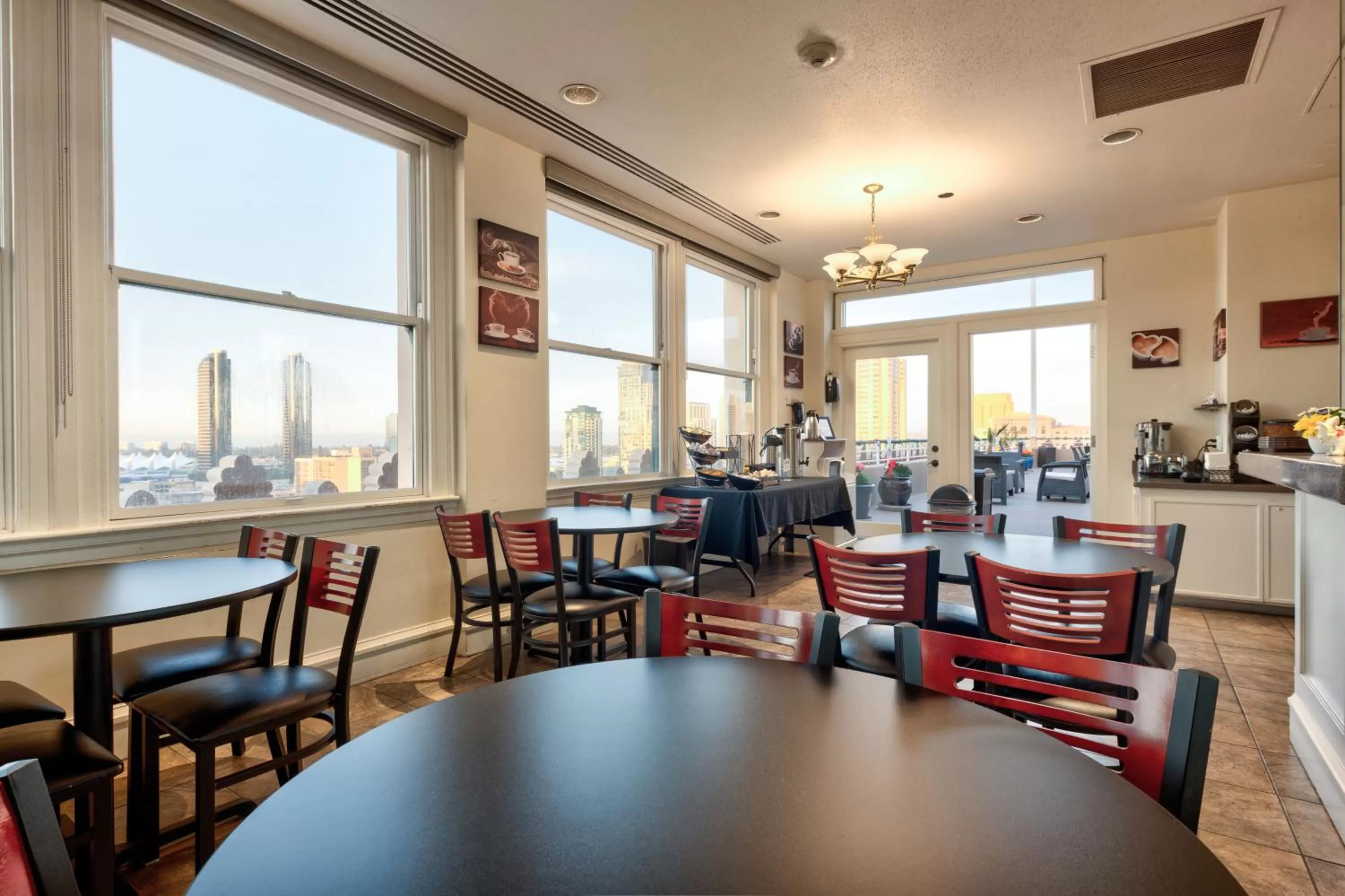 Seating area in Gaslamp Plaza Suites