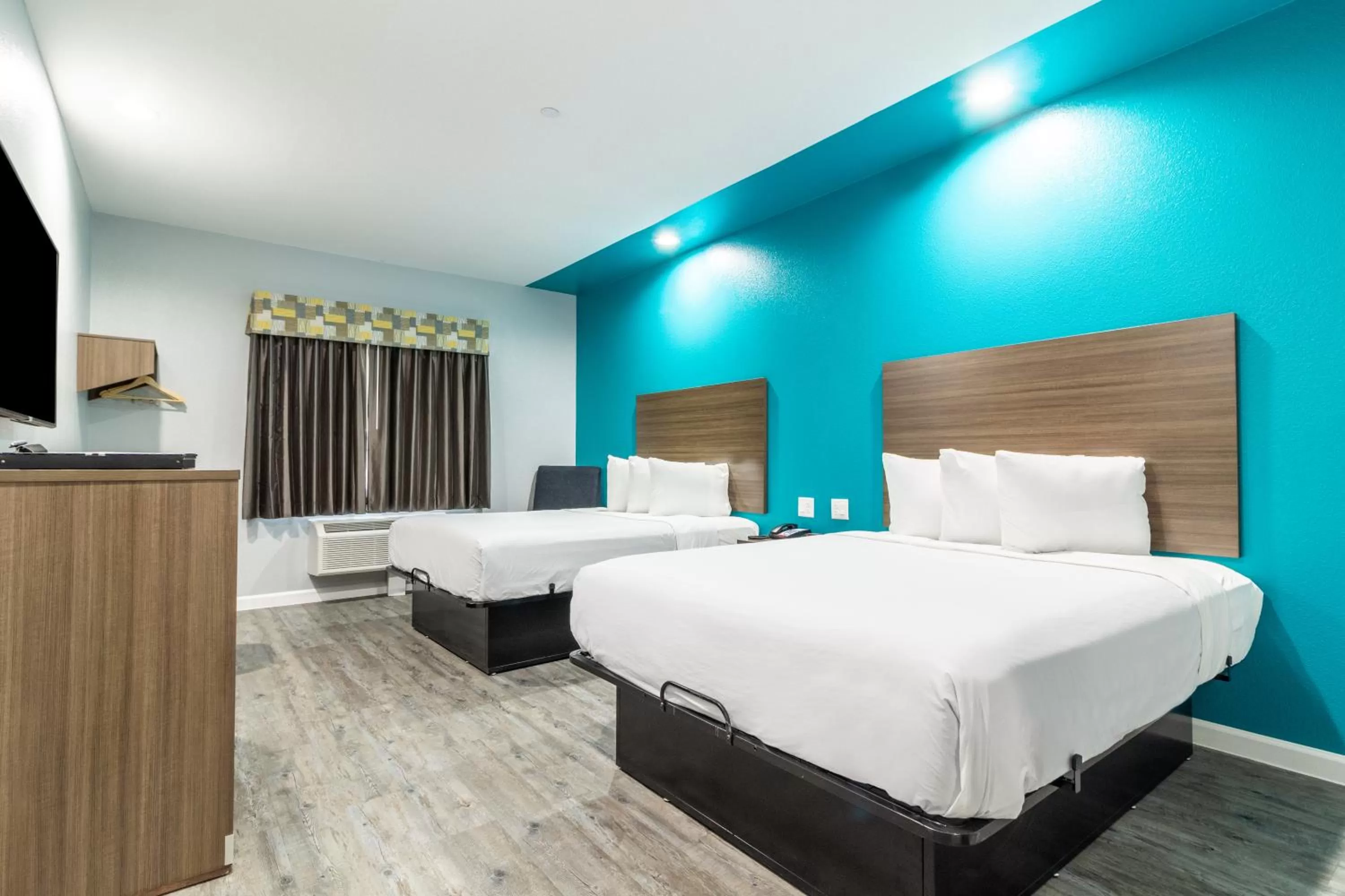 Bed in Americas Best Value Inn & Suites Kingwood IAH Airport