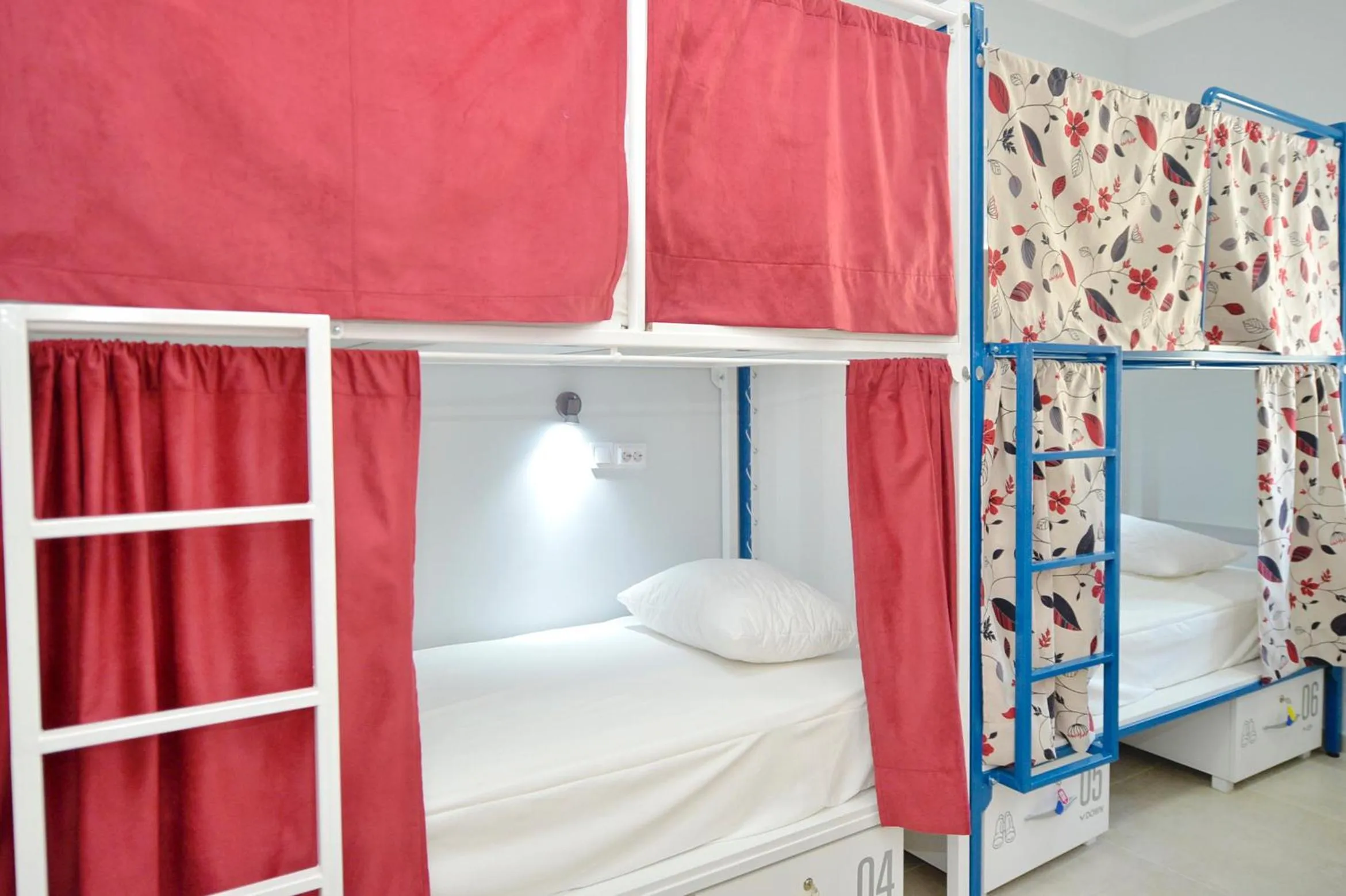 bunk bed, Bed in Hostel Pupa