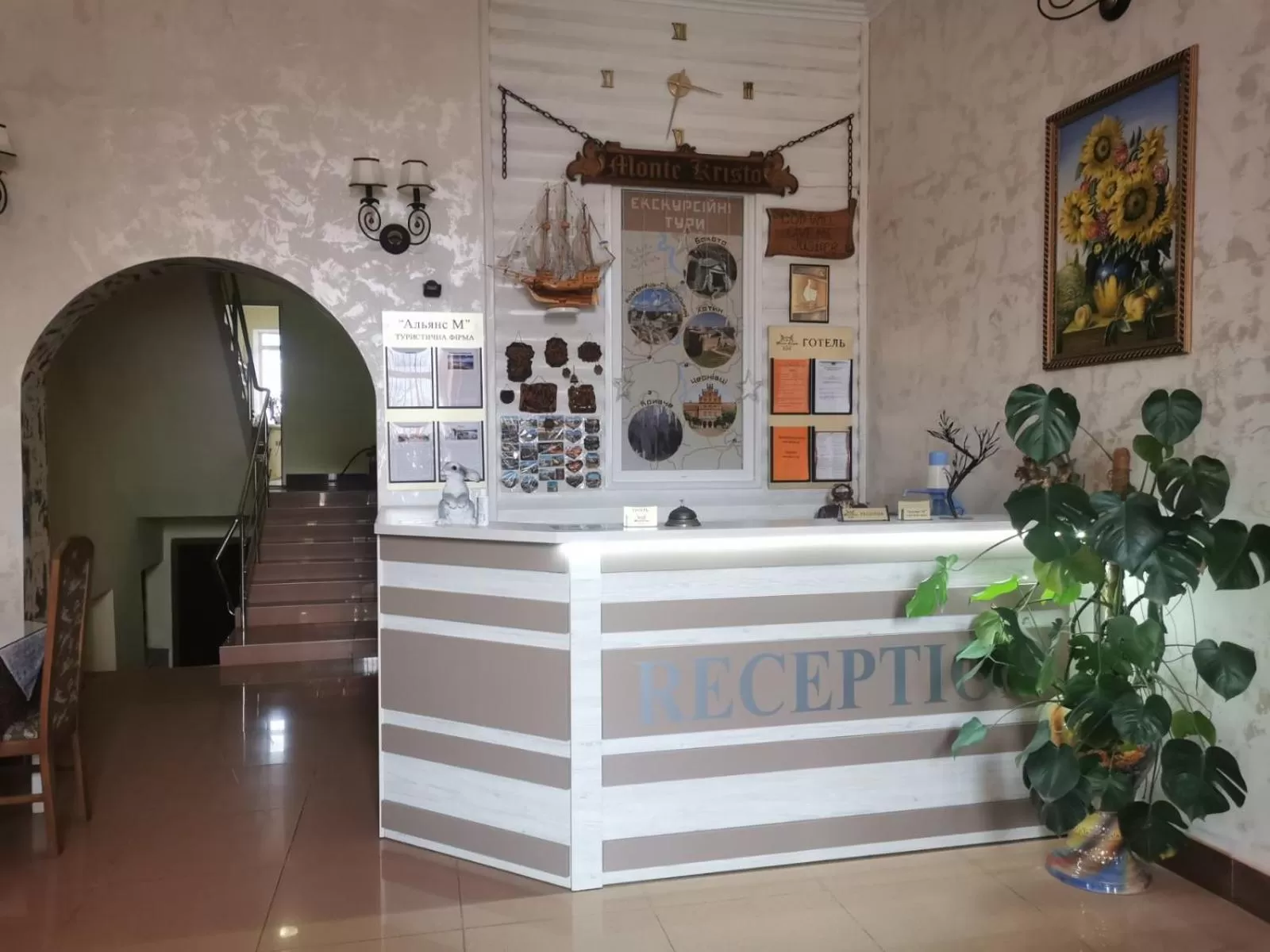 Lobby/Reception in Monte-Kristo Hotel