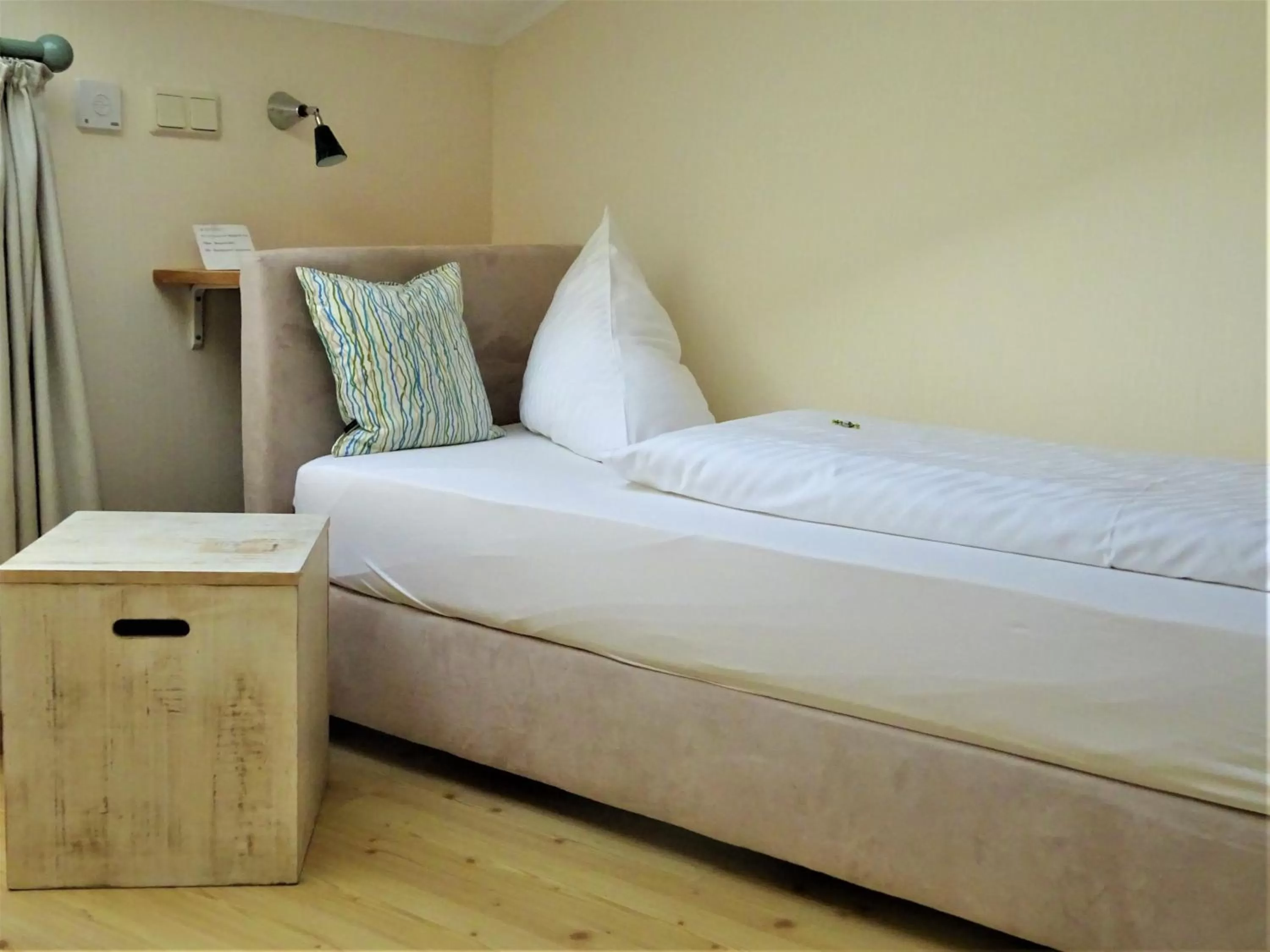 Bedroom, Bed in Hotel Pension Zur Fährbrücke