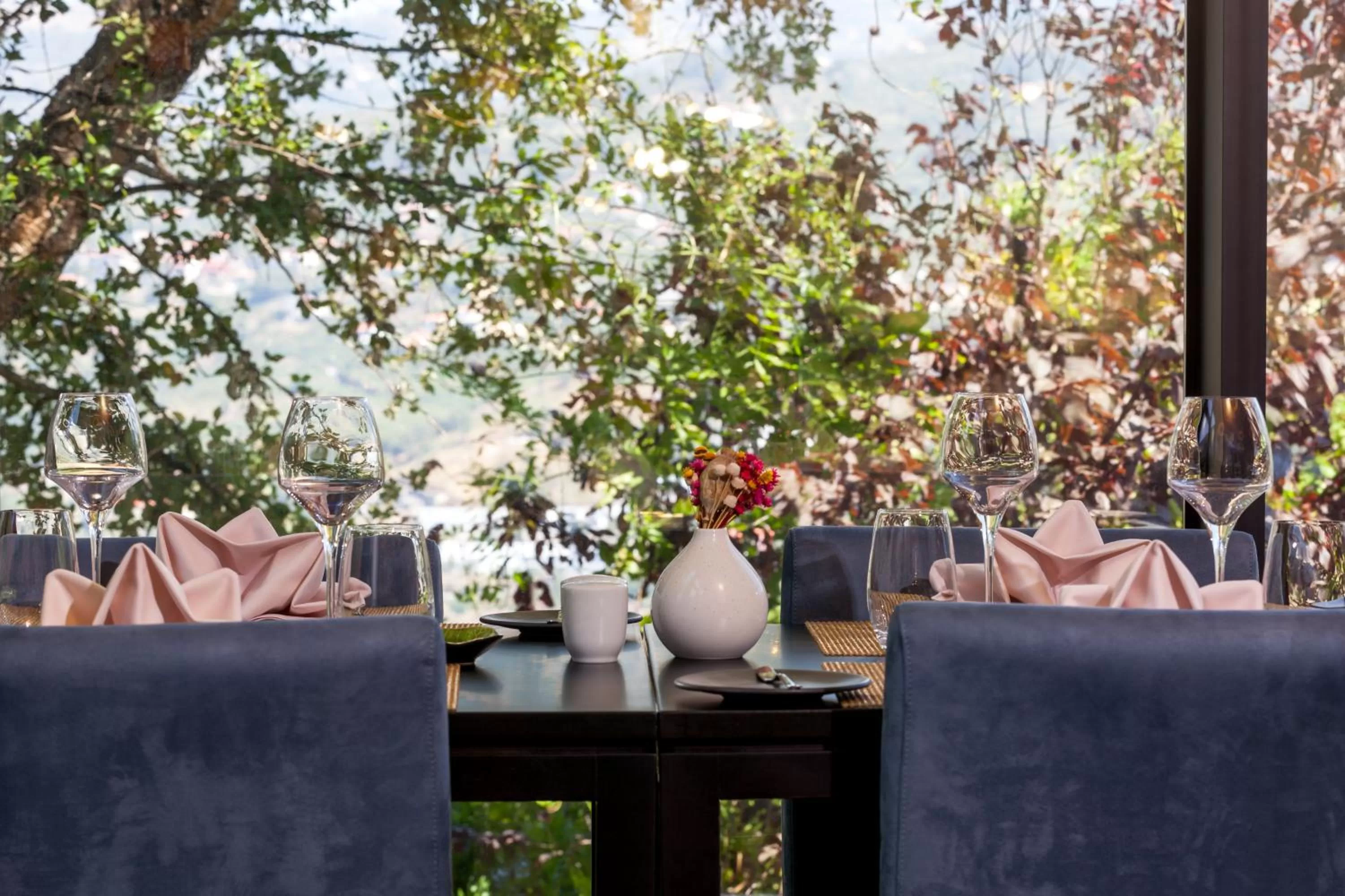 Restaurant/places to eat in Douro Palace Hotel Resort & SPA