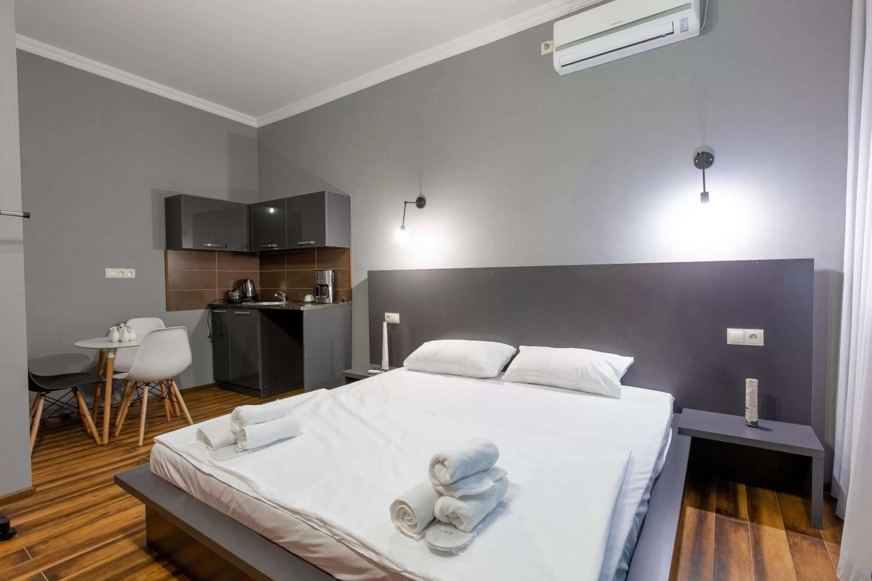 Kitchen or kitchenette, Bed in 4 Rooms