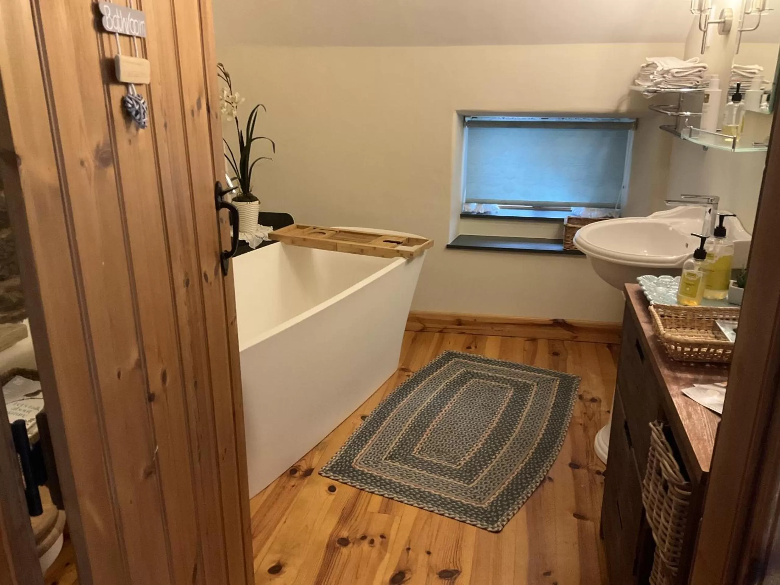 Bathroom in Armidale Cottages B&B