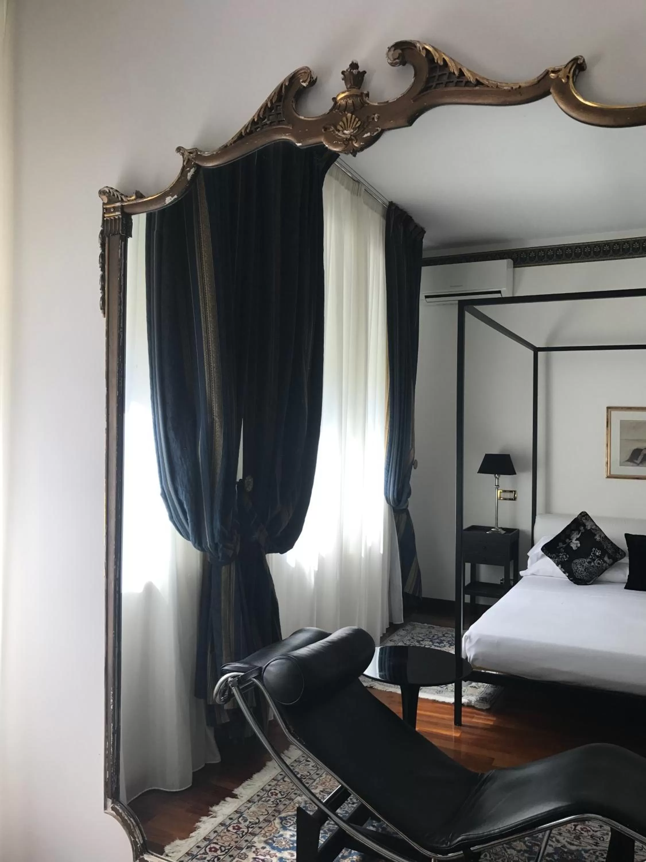 Decorative detail, Bed in Grand Hotel Passetto