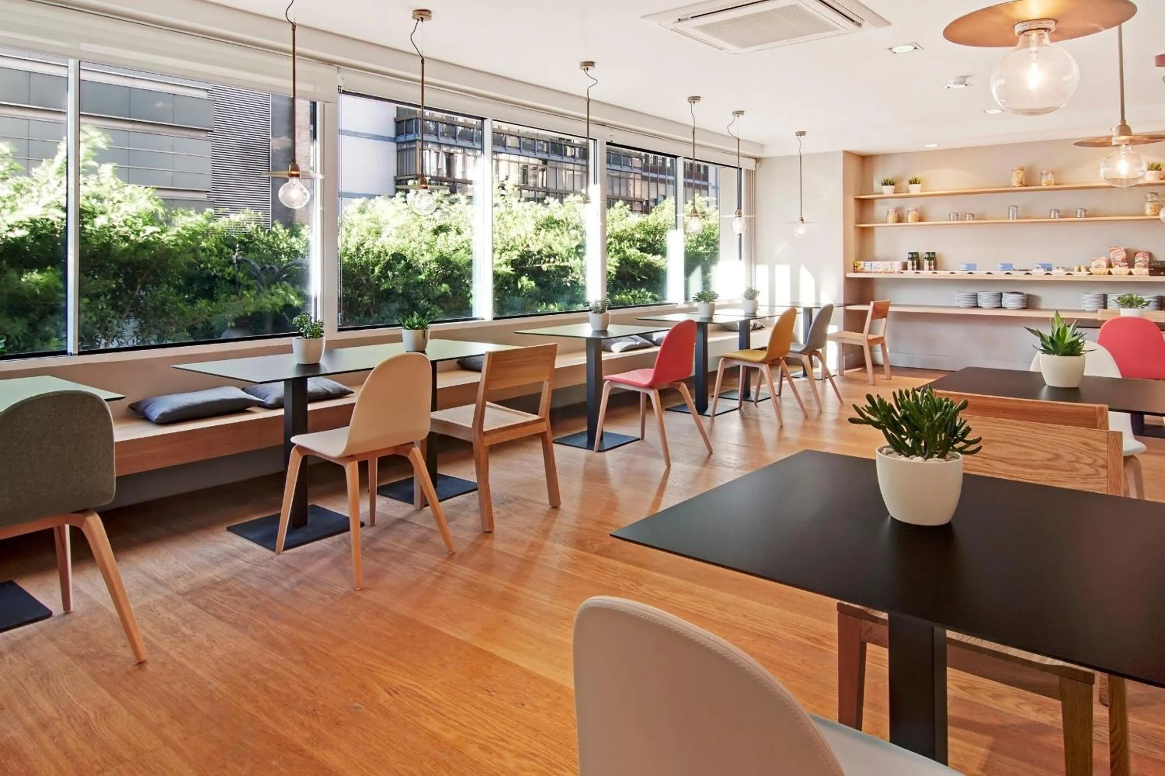 Restaurant/places to eat in One Shot Colón