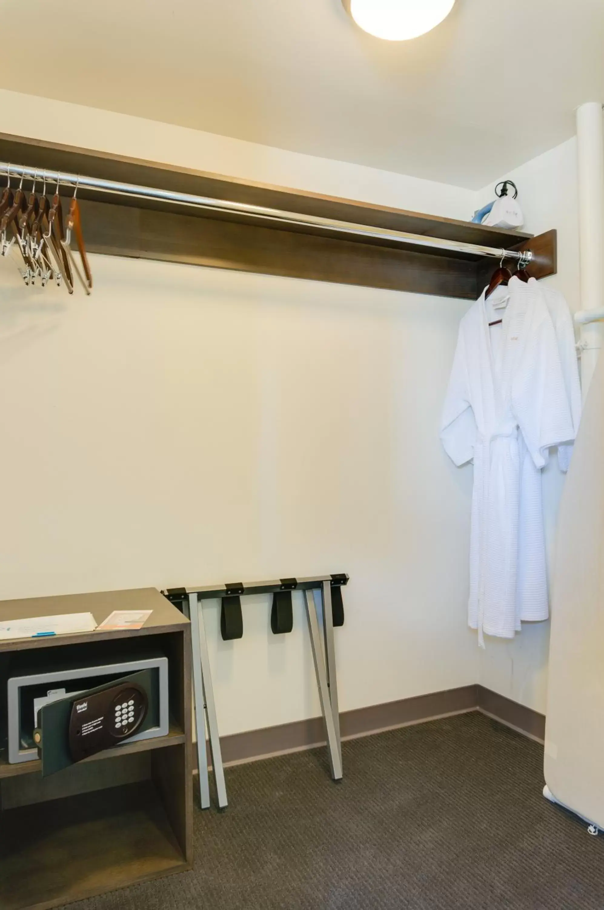 Junior Suite Ocean View - single occupancy - Accessible in VIVE Hotel Waikiki Junior Suite Ocean View - single occupancy - Accessible in VIVE Hotel Waikiki