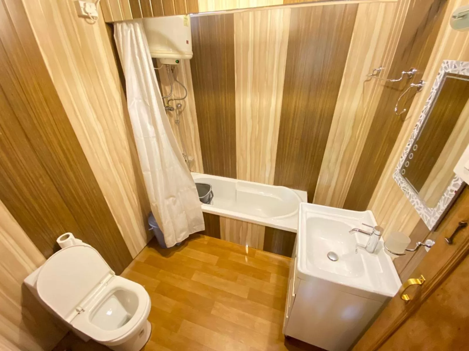 Toilet in Nazneen Group Of Houseboats