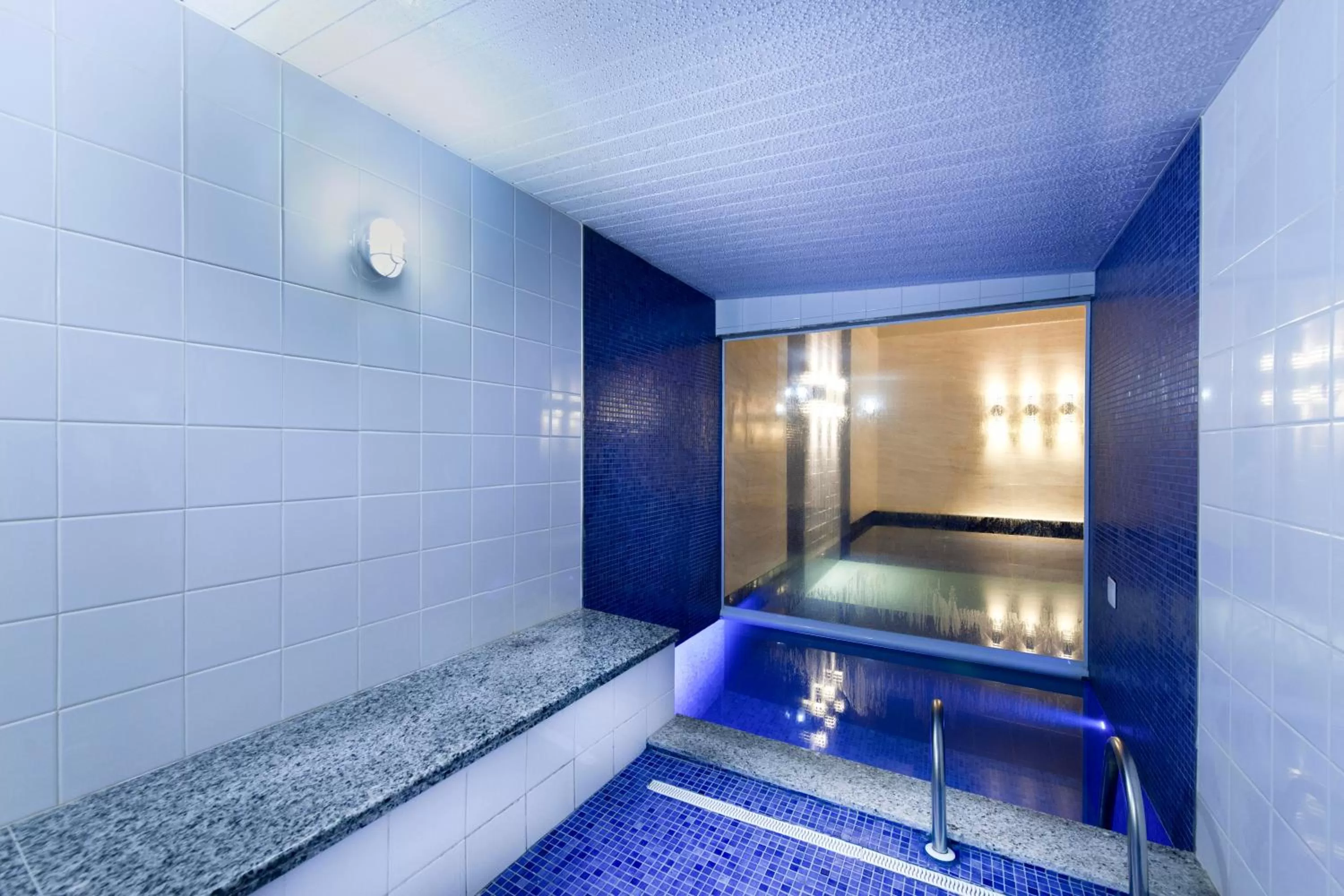 Sauna, Bed in Comfort Suites Macaé