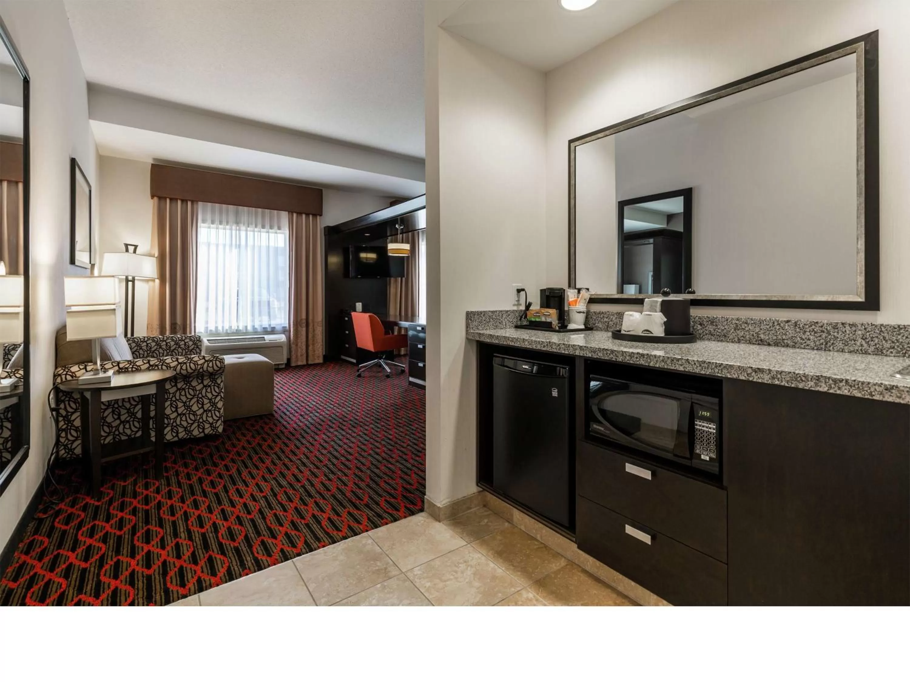 Bedroom in Hampton Inn & Suites by Hilton Lethbridge