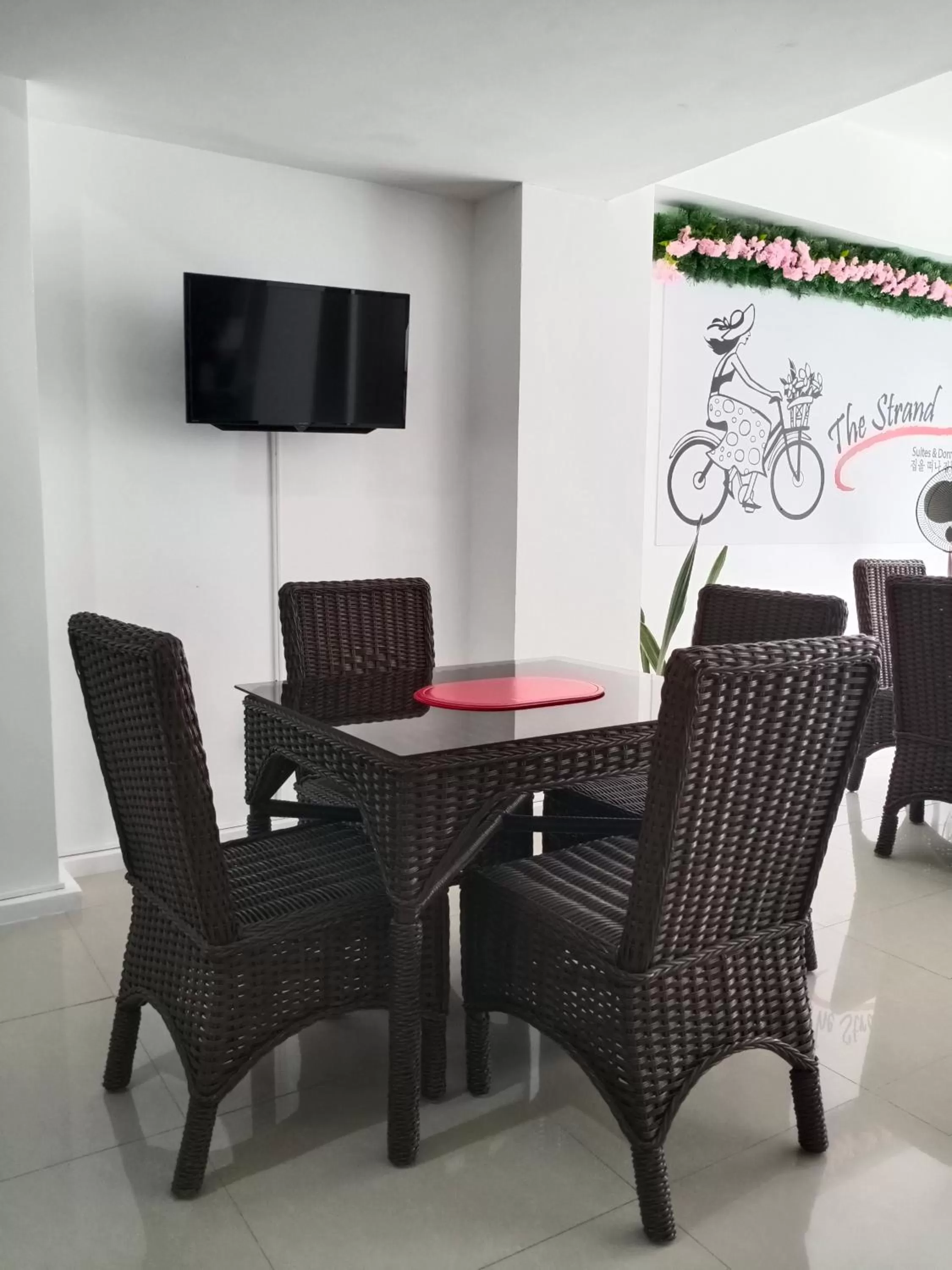 Dining area in The Strand Suites and Dormitel