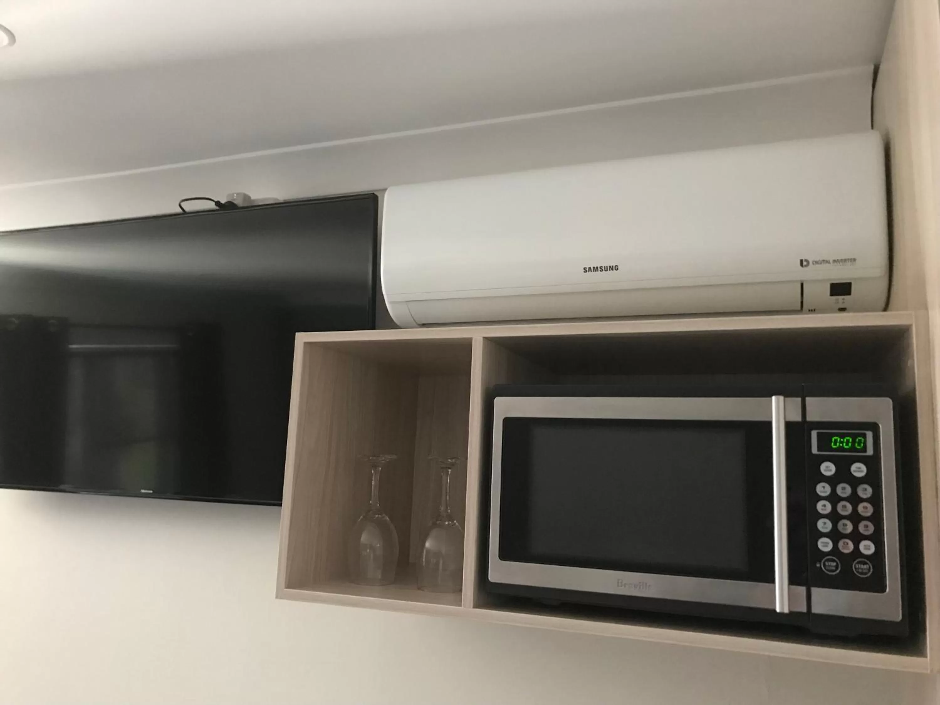 TV and multimedia in Kootingal Landview Motel