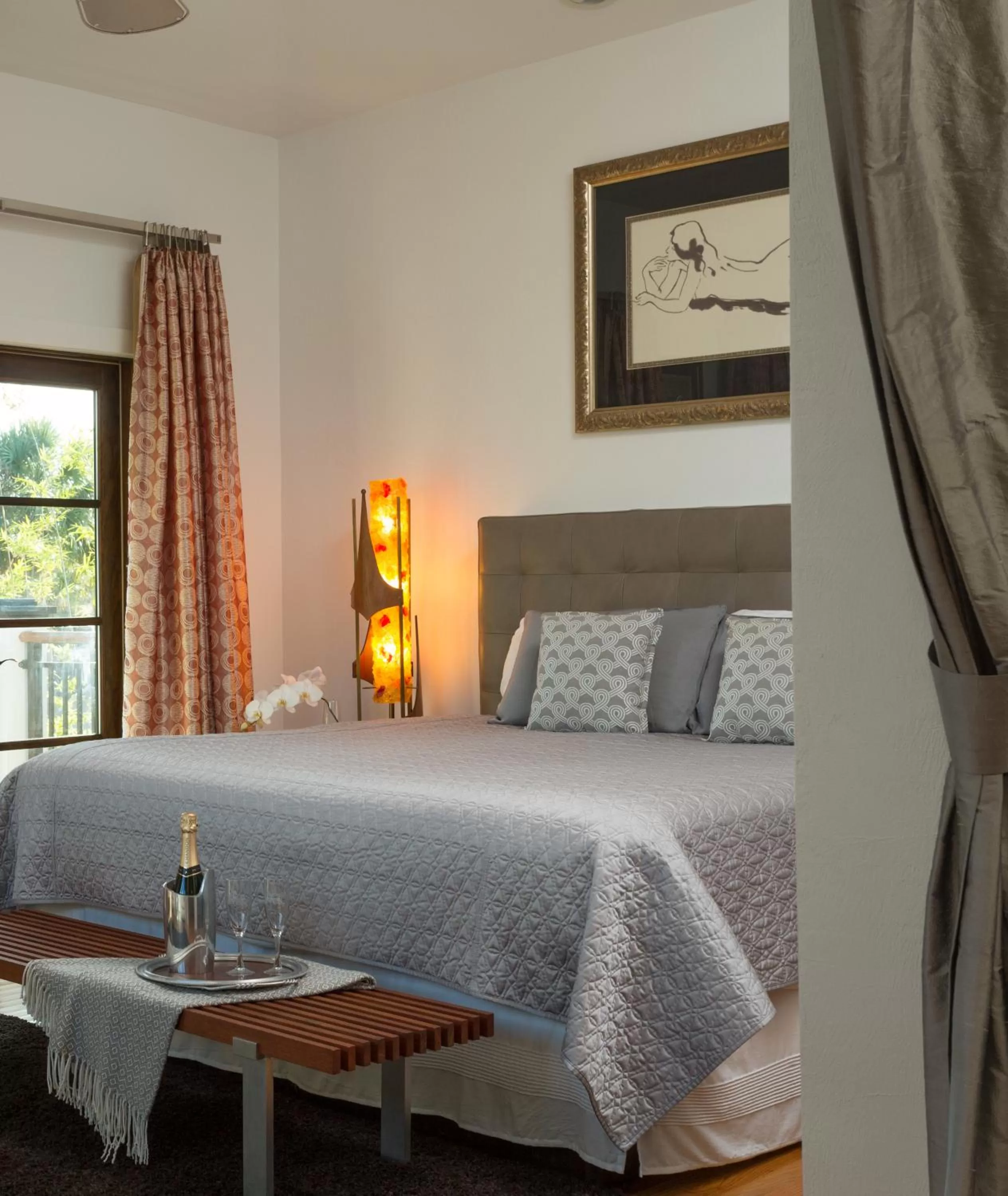 Bed in Black Dolphin Inn