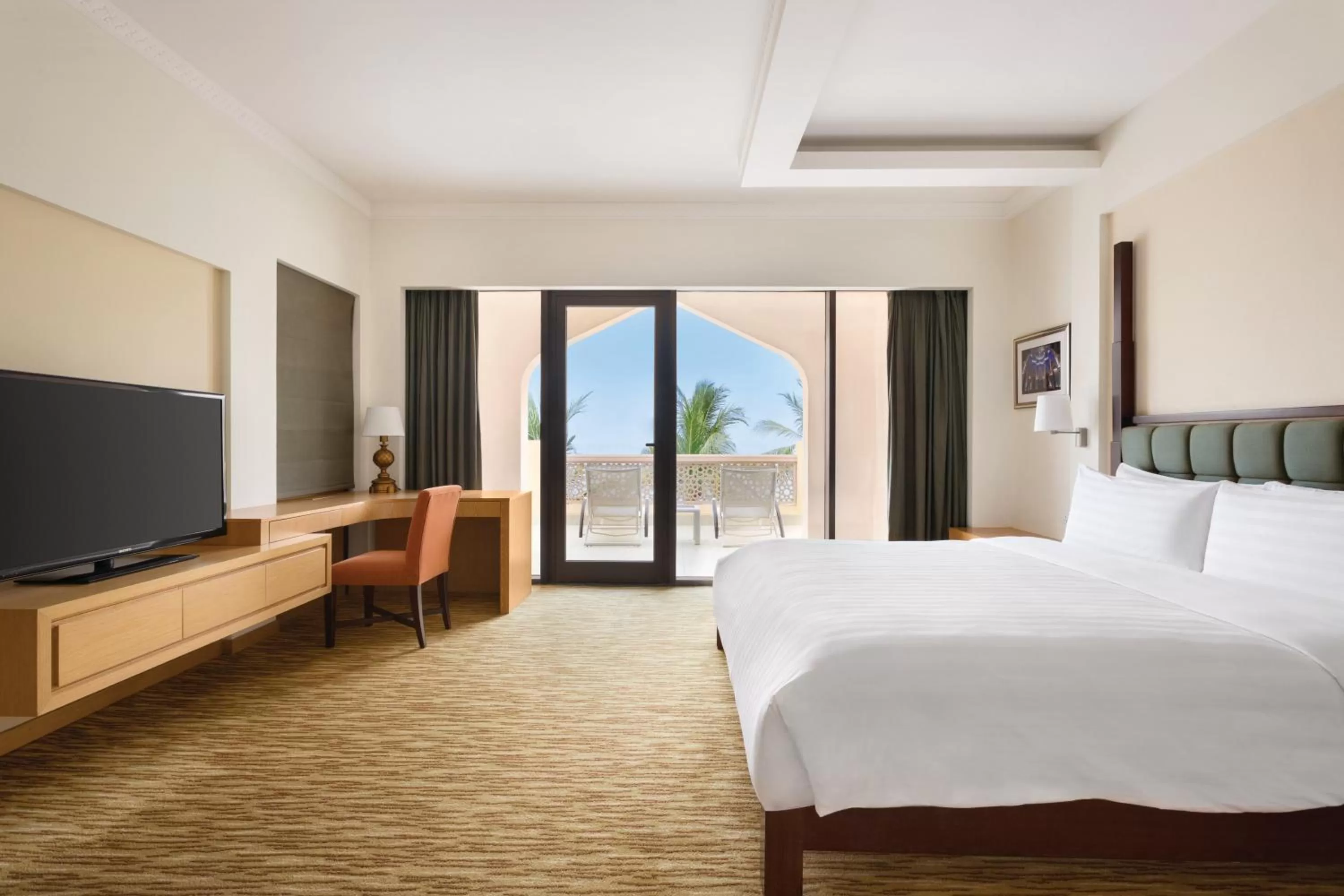 Photo of the whole room, Bed in Shangri-La Barr Al Jissah, Muscat