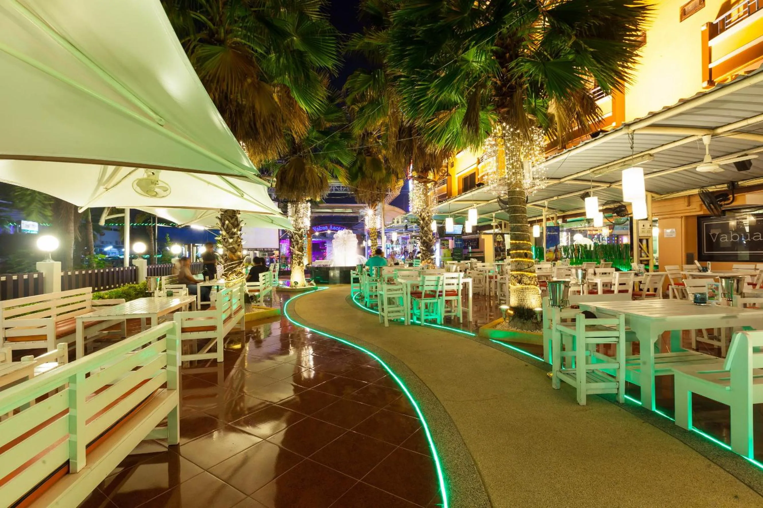 Restaurant/places to eat in Vabua Asotel Bangkok