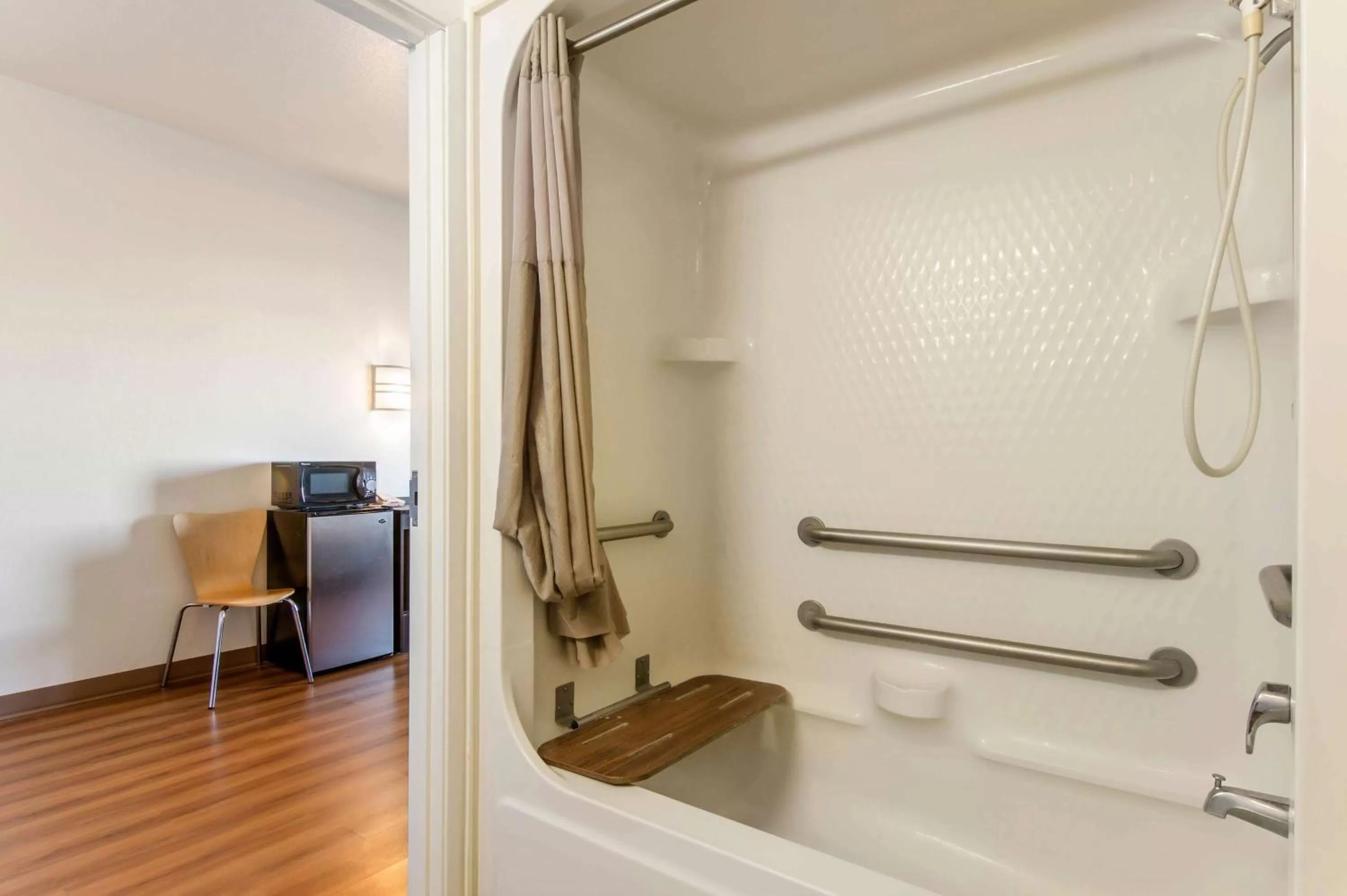 Shower in Motel 6-Wheatland, WY