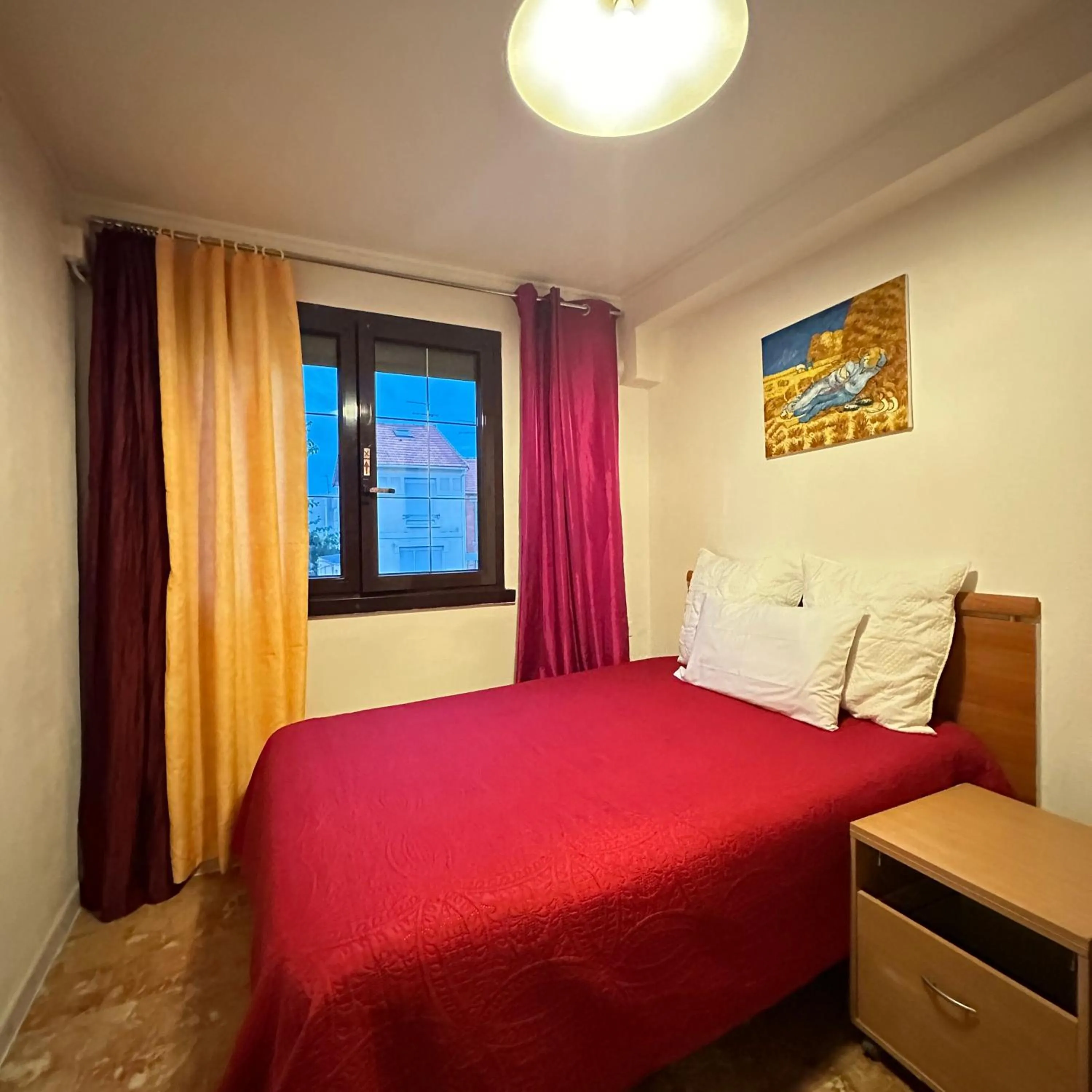 Bed in Hotel Paris Star