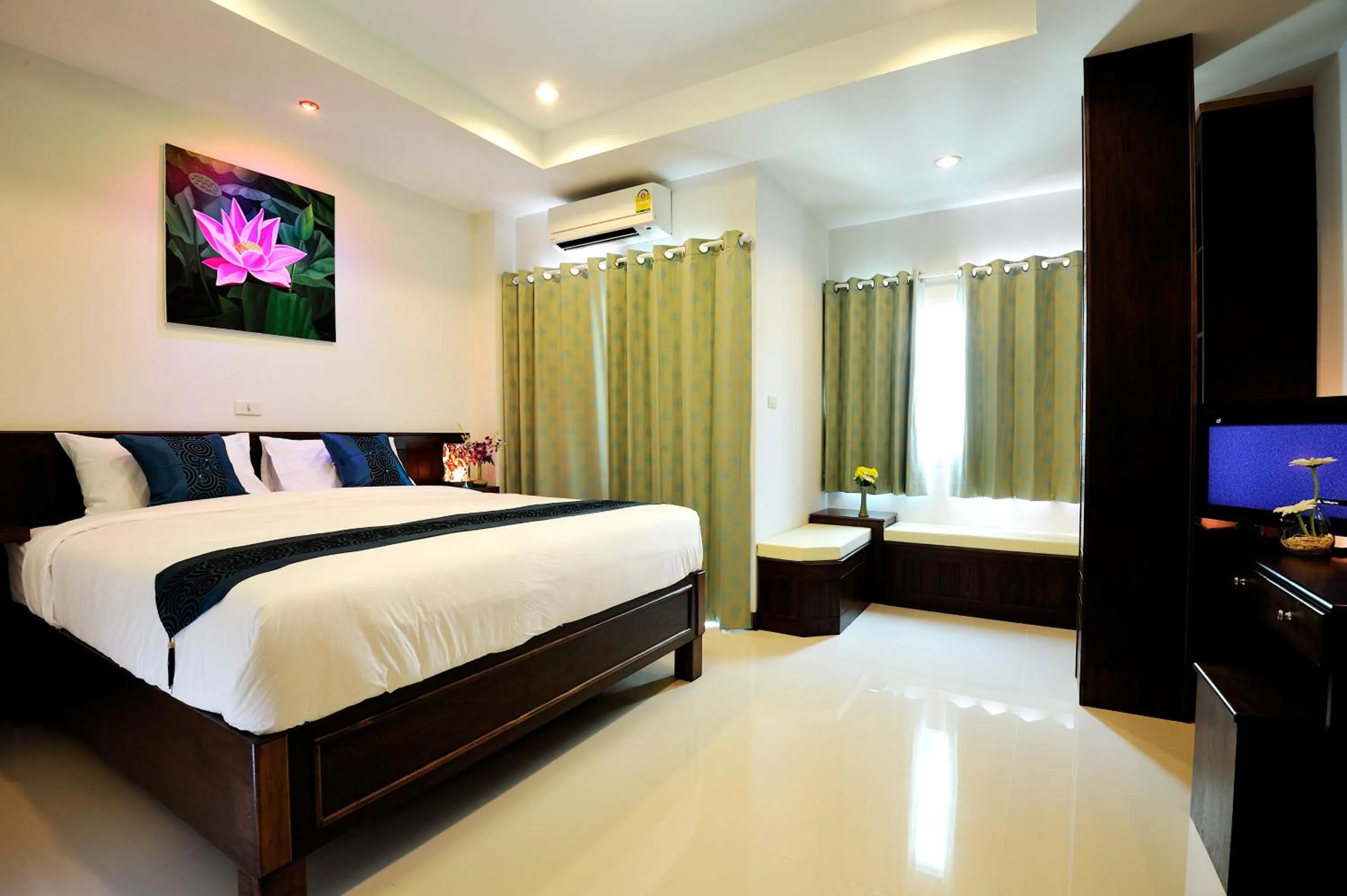 Bed in Ruen Buathong Boutique Hotel Patong Beach
