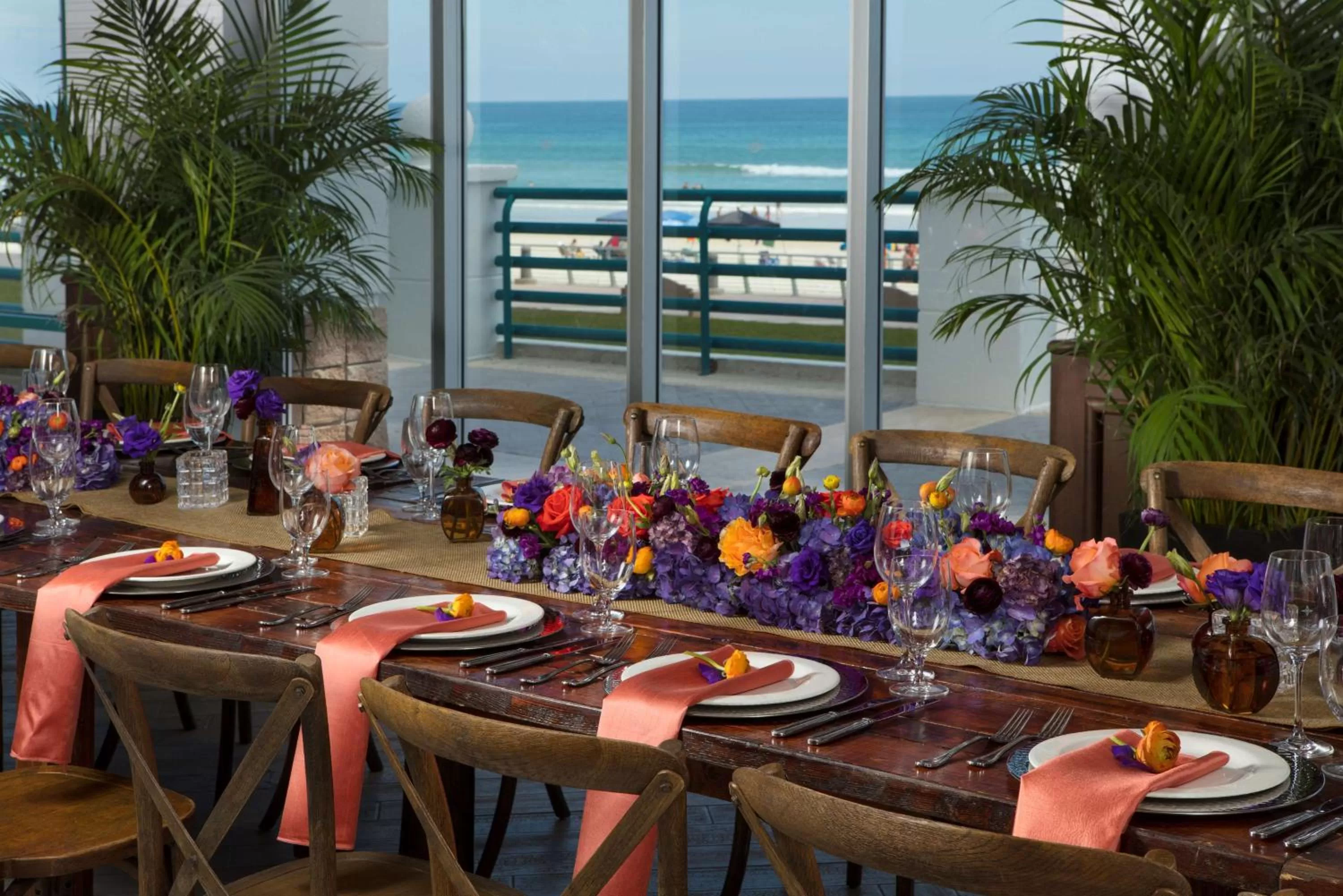 Dining area in Hilton Daytona Beach Resort
