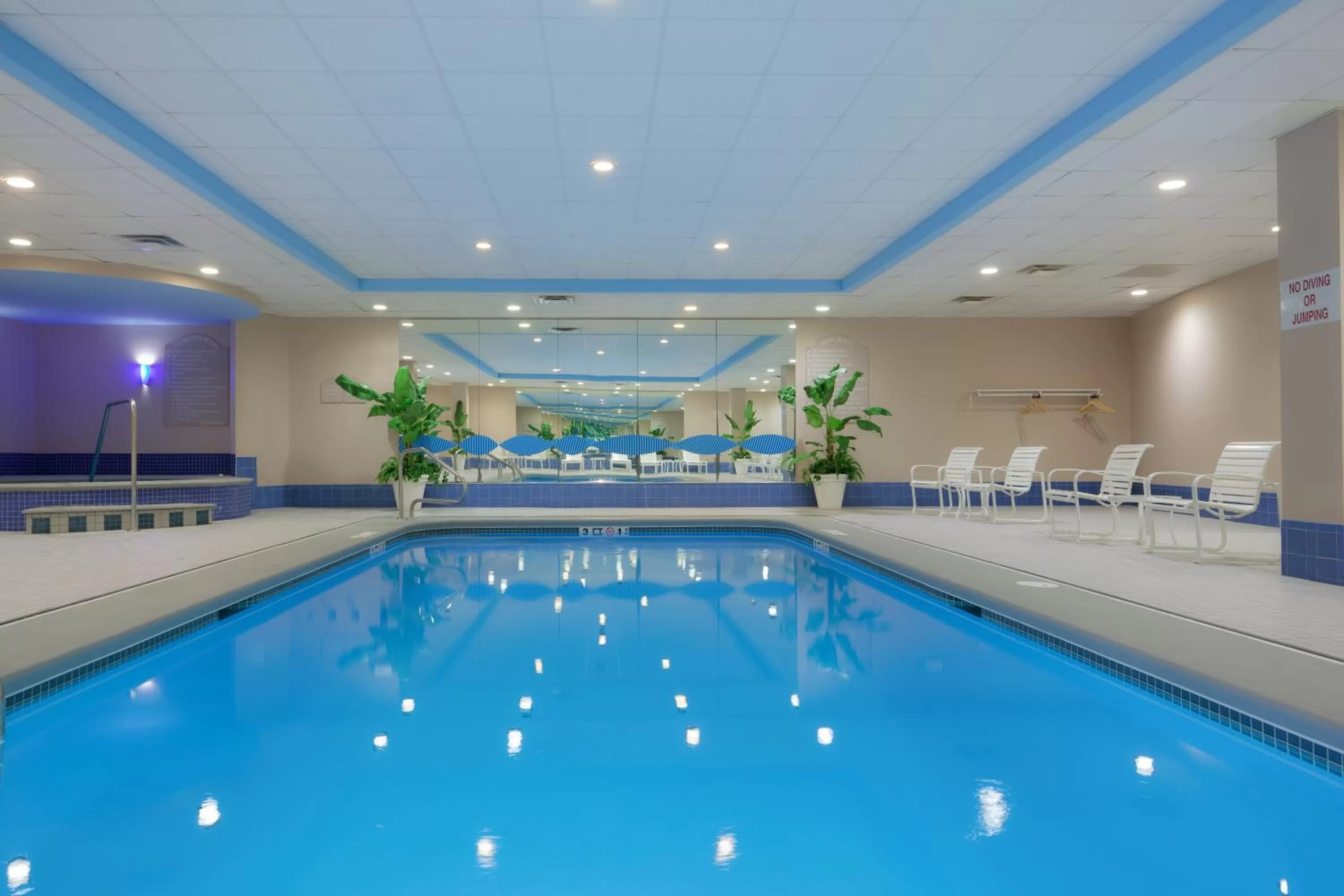 Swimming pool in Holiday Inn Salem by IHG