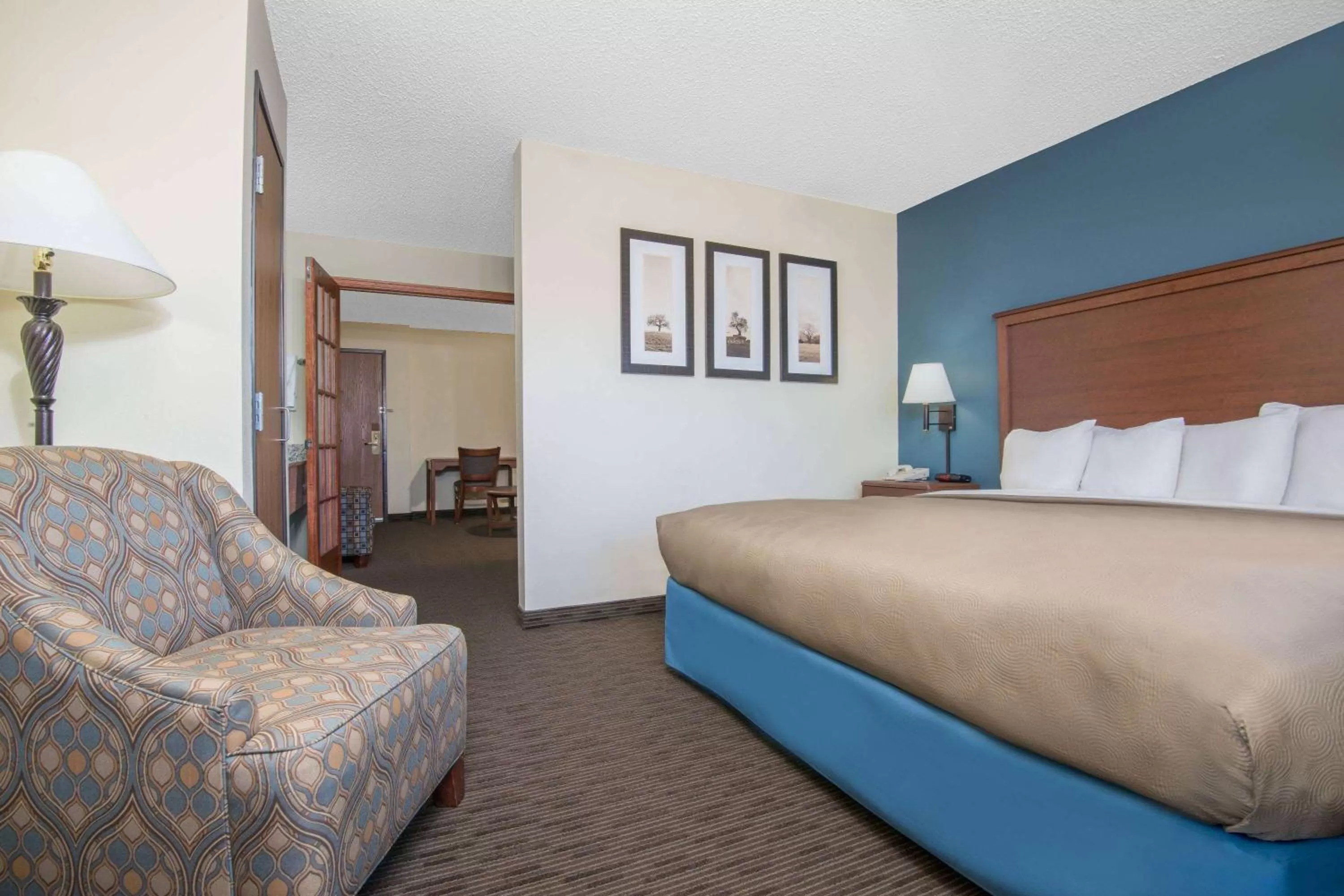 Photo of the whole room, Bed in AmericInn by Wyndham Windsor Ft. Collins
