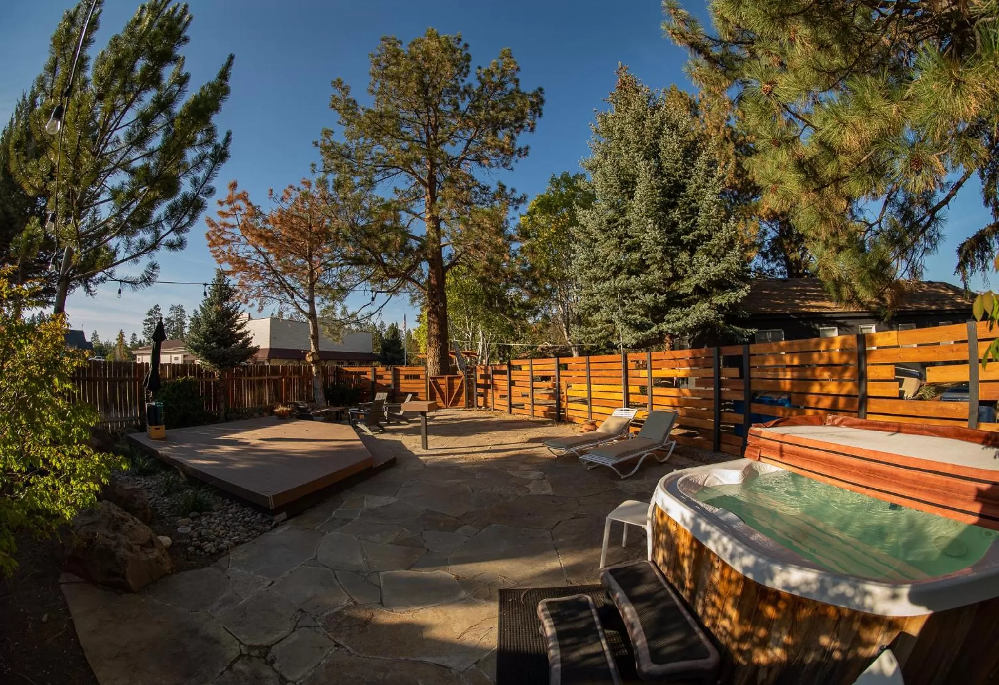 Property building in Left Coast Lodge - Pet Friendly