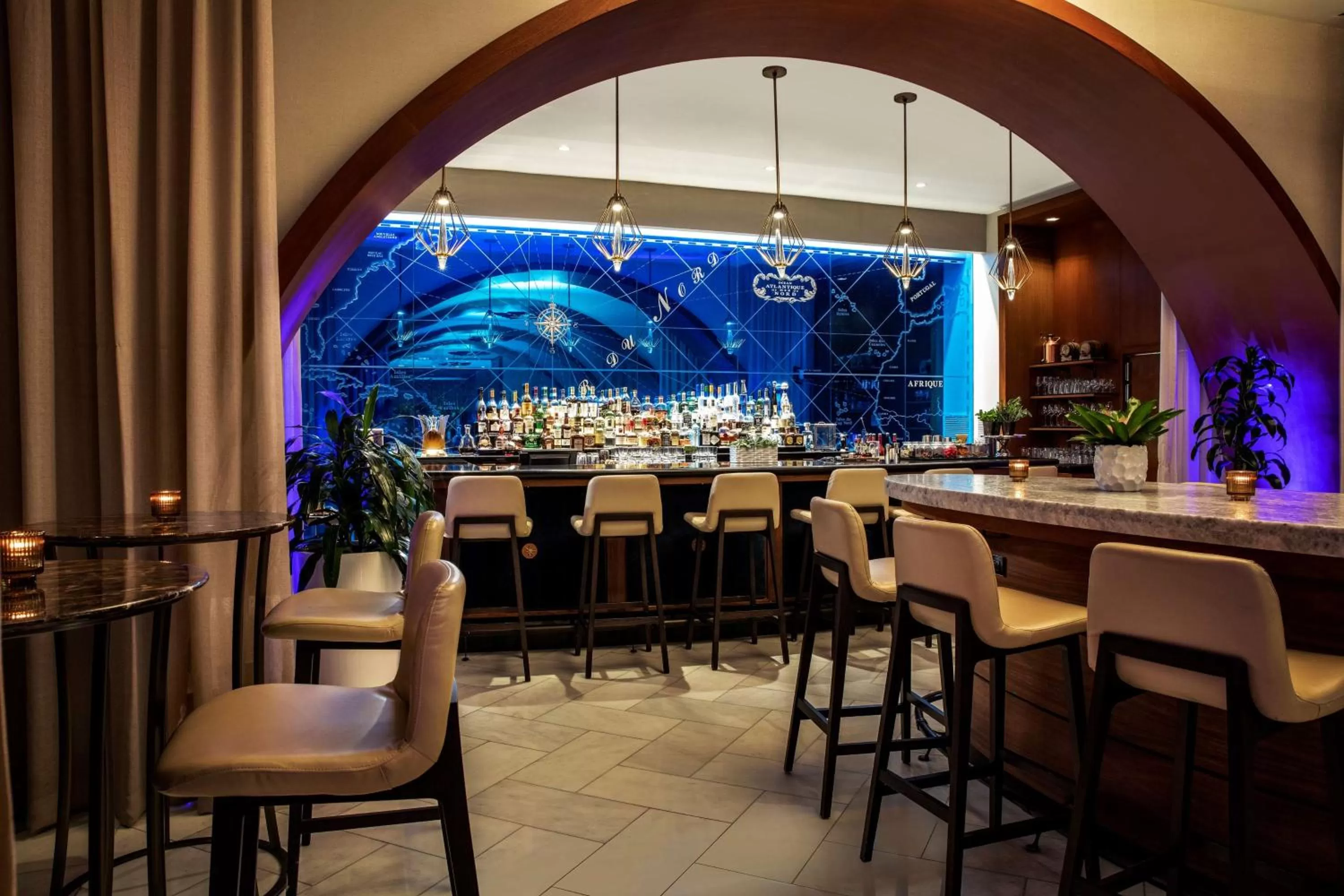 Lounge or bar in Conrad Fort Lauderdale Beach
