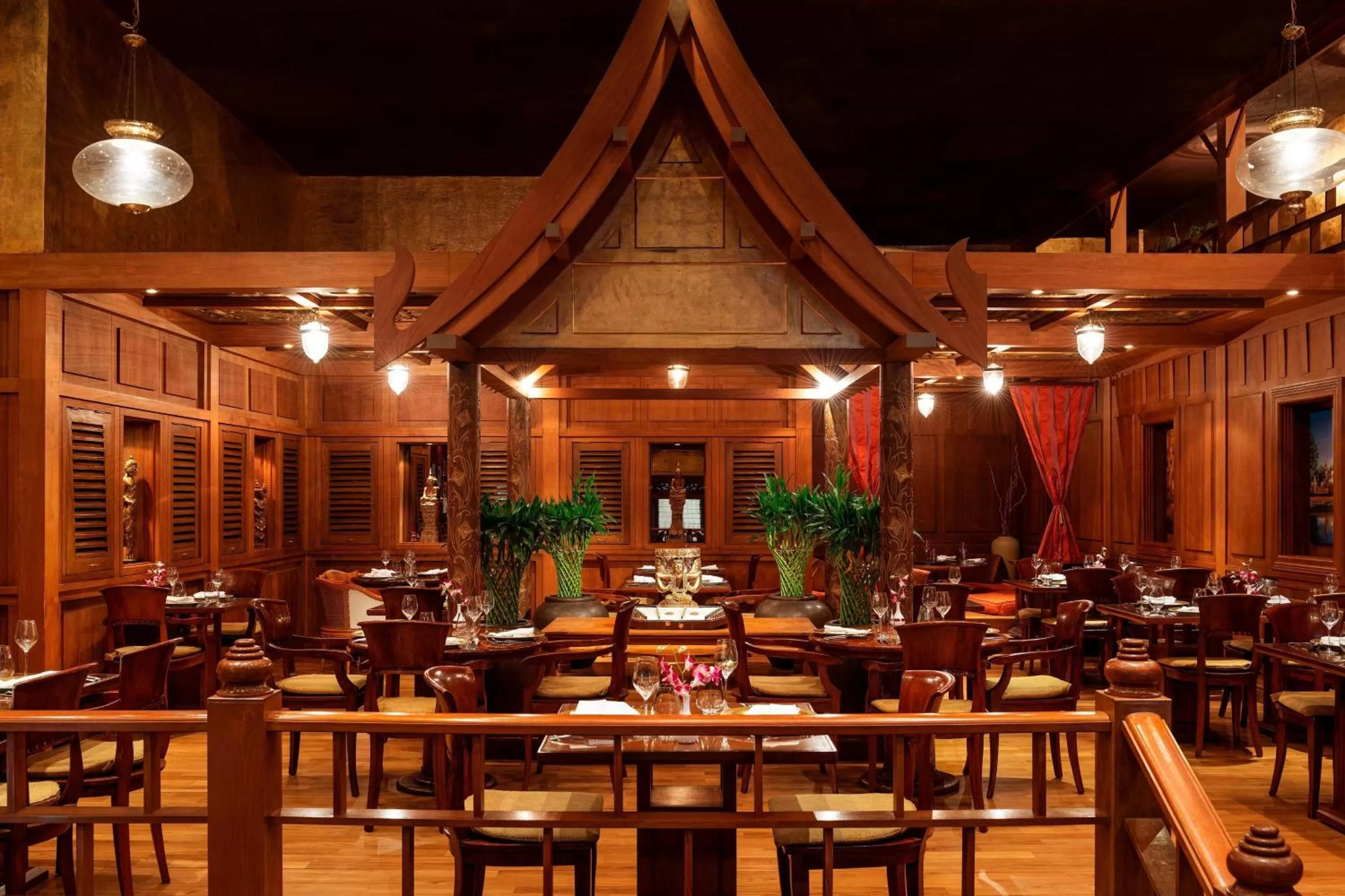 Restaurant/places to eat in Le Méridien Dubai Hotel & Conference Centre