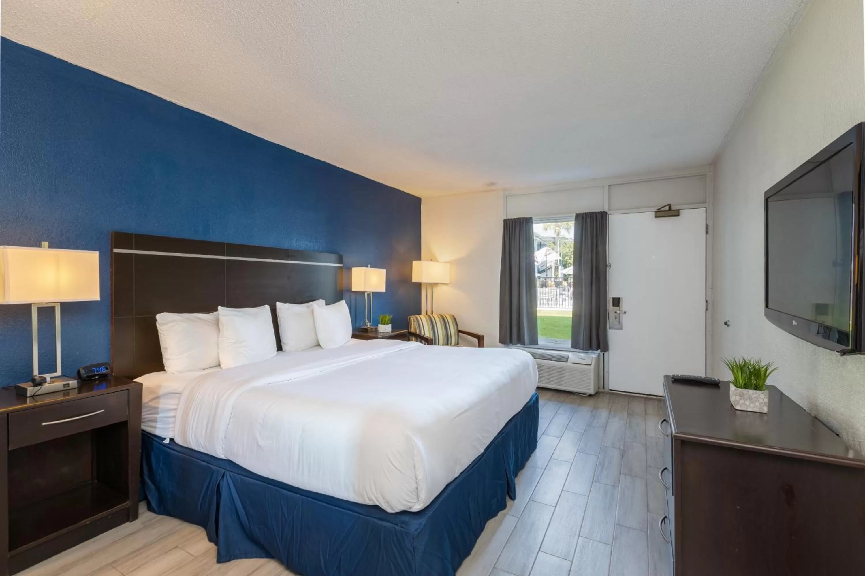 Bedroom in Baymont by Wyndham Altamonte Springs