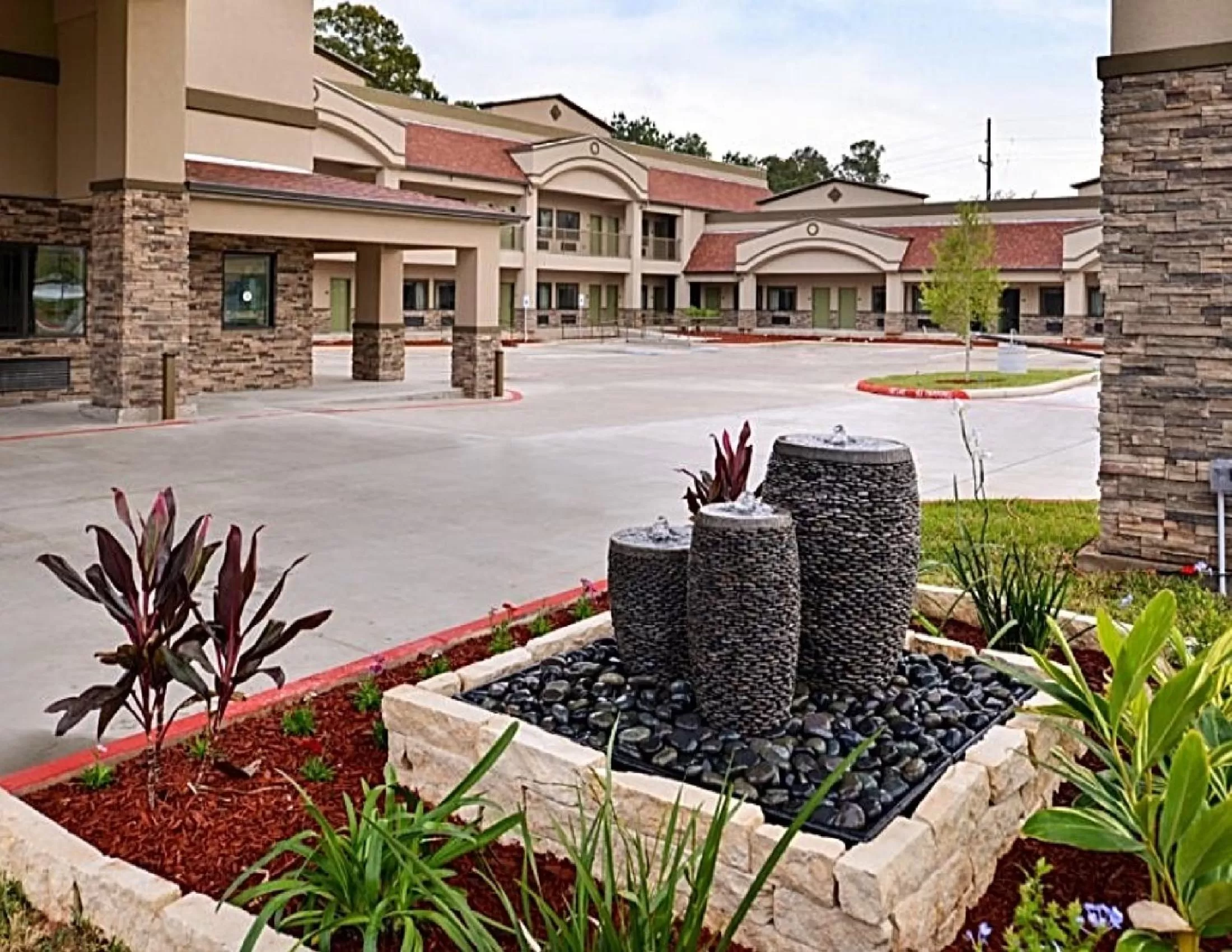 Garden in Scottish Inn & Suites - Conroe