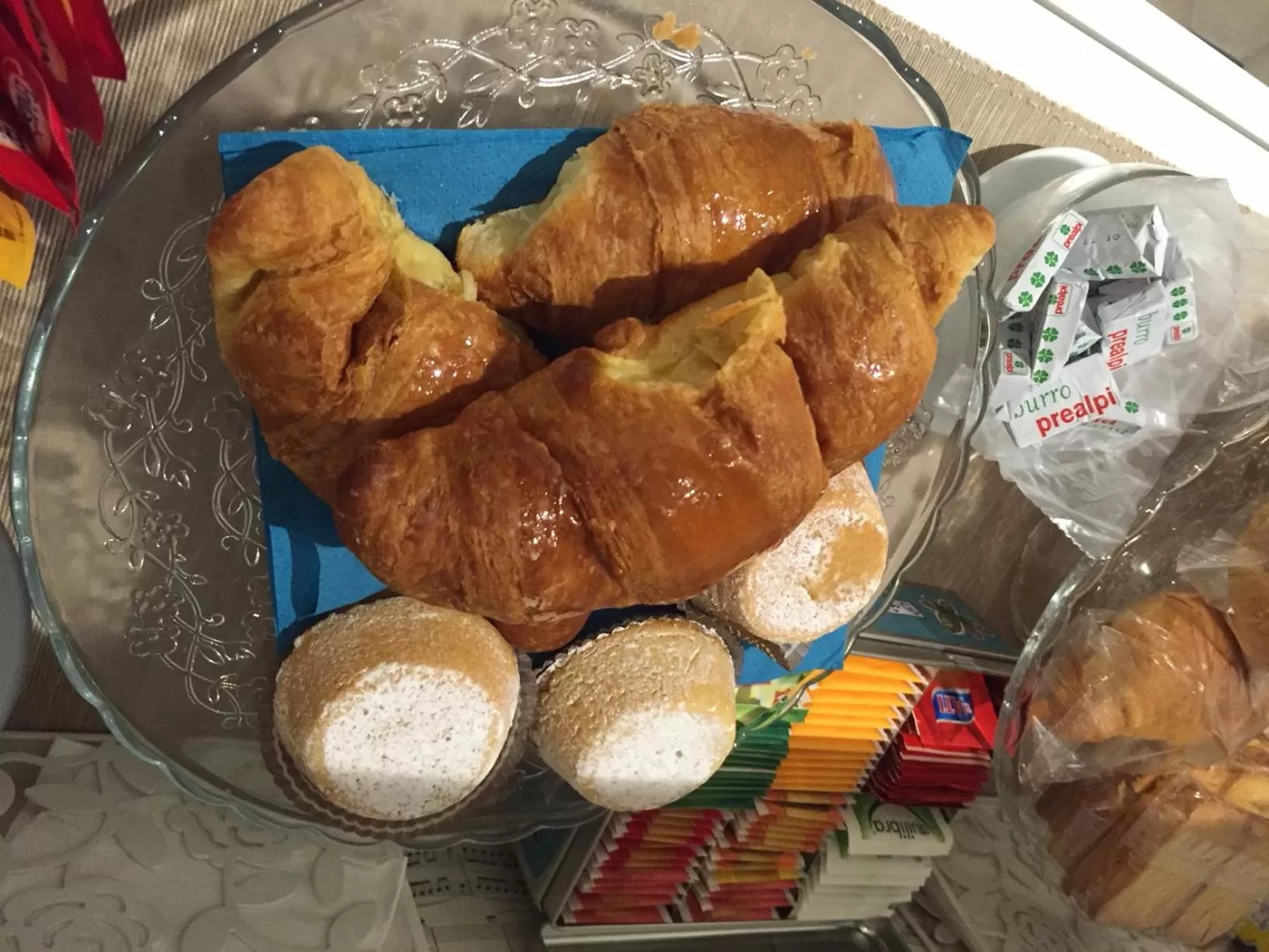 Breakfast in L'Opera Buffa