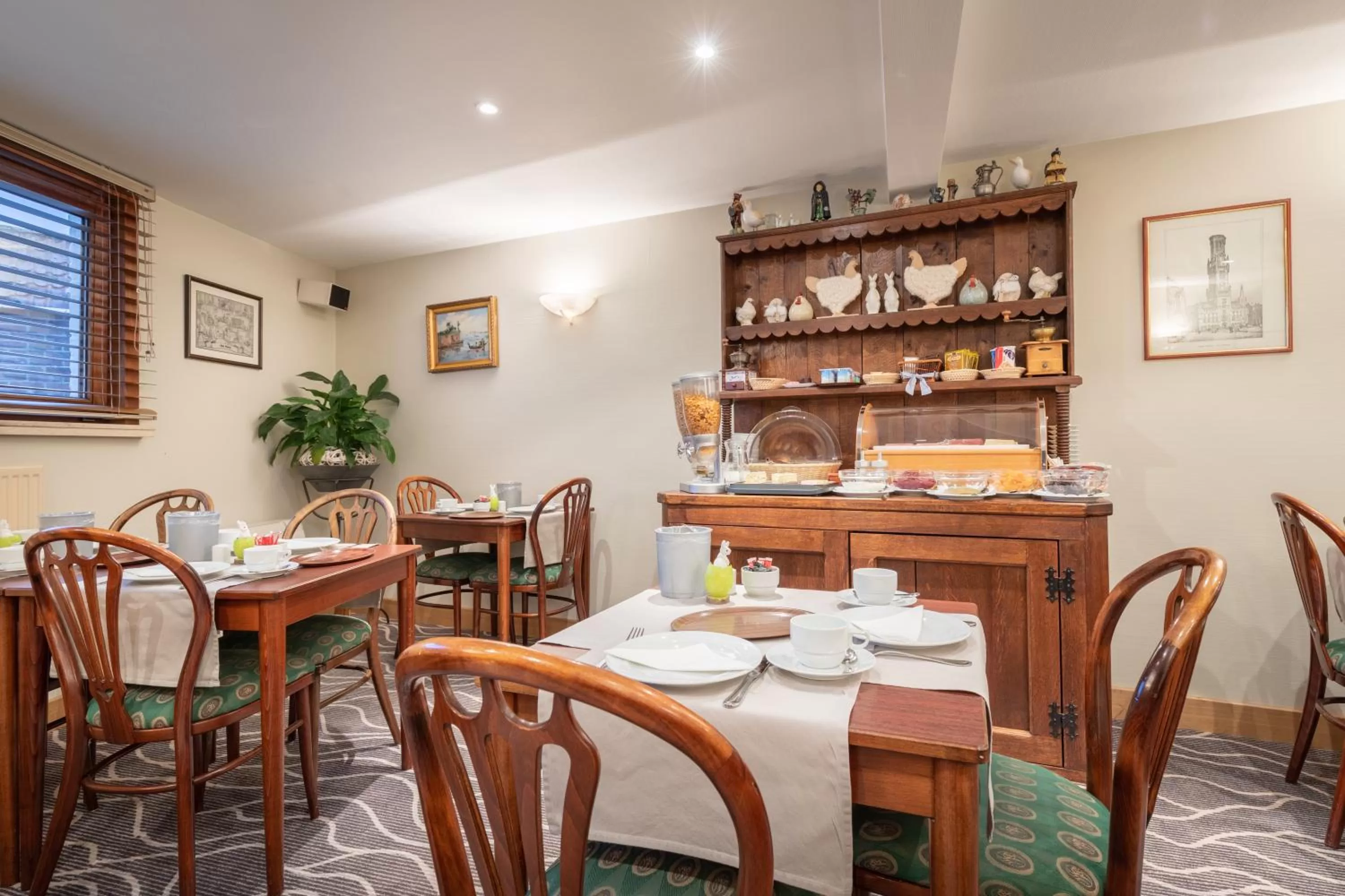 Restaurant/places to eat in Hotel Albert I